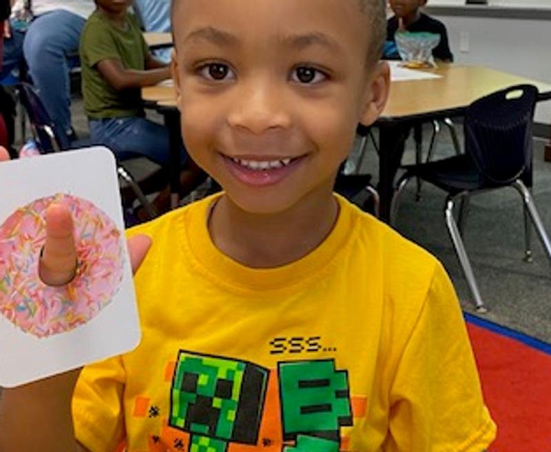 PlayMonster Holey Moley - The Guessing Game That's A "Hole" Lot of Fun, 2+ Players Ages 6+