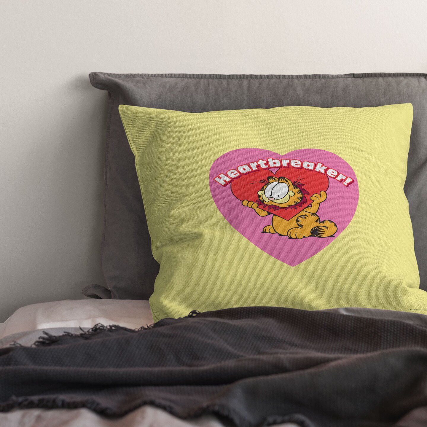 Nickelodeon Garfield Valentine&#x27;s Day Throw Pillow 18&#xD7;18 Inches