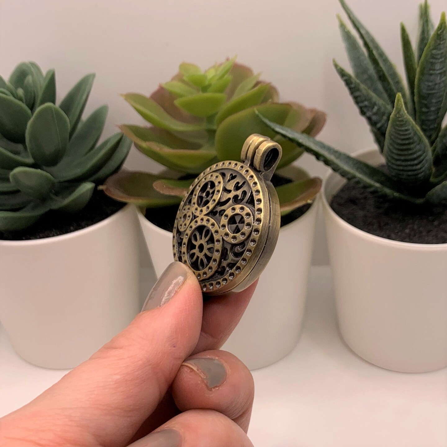 4 or 20 Pieces: Bronze Gear Aromatherapy Essential Oil Diffuser Lockets