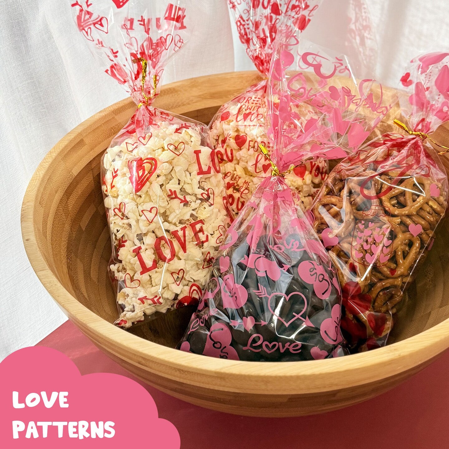 Wrapables Valentines Cellophane Treat Bags With Twist Ties for Candy, Cookies, Treats, Gifts and Party Favors (100pcs), Love Hearts