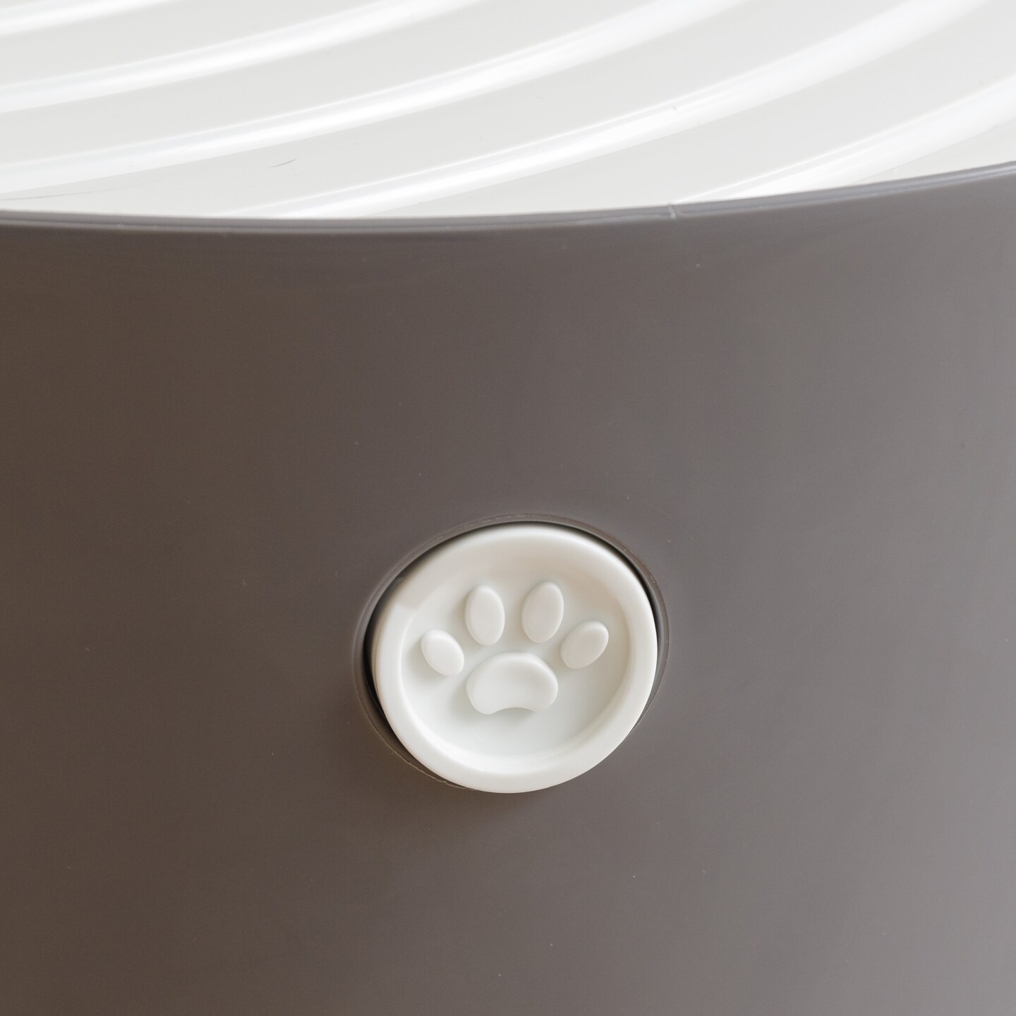 IRIS USA Large Stylish Round Top Entry Cat Litter Box with Scoop