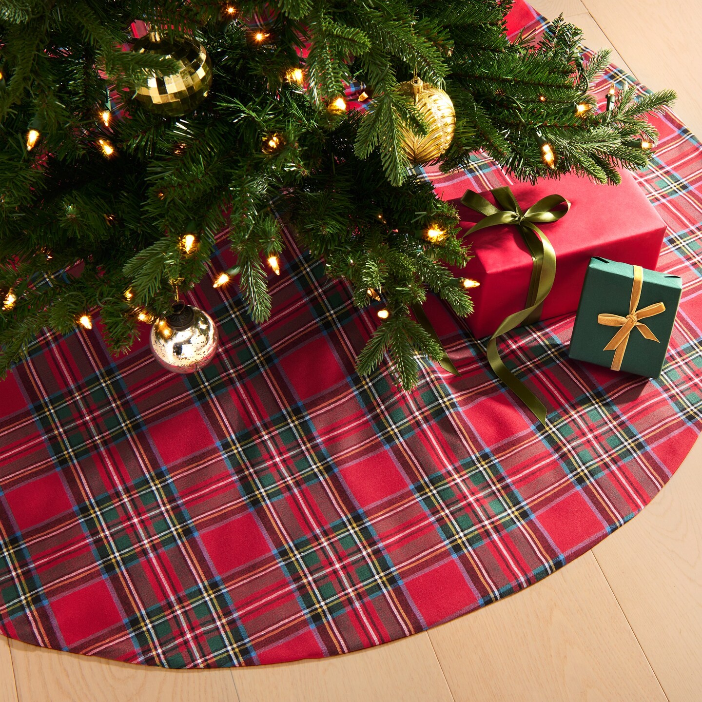 Threadmade Home Stowe Tartan Plaid Tree Skirt, Red - 48"W x 48"L