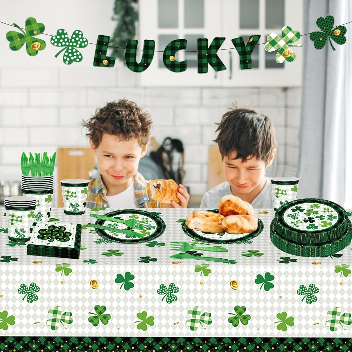 98PCS St Patrick&#x27;s Day Party Supplies Green Irish Shamrock Tableware Set Lucky Shamrock Birthday Party Supplies St Patrick&#x27;s Day Party Decorations Irish Shamrock Paper Plates and Napkins for 16 Guests