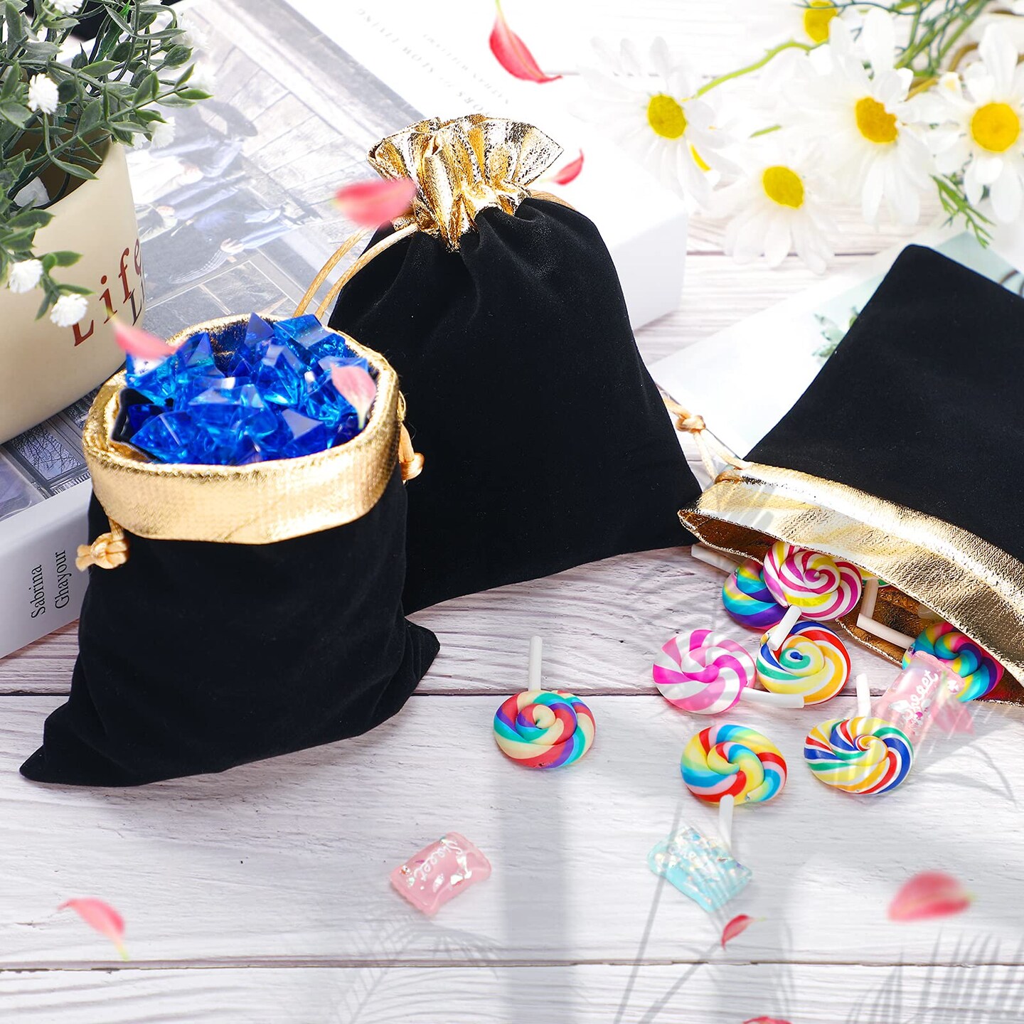 30 Pcs Velvet Drawstrings Gift Bags 6 x 5 Inch Jewelry Pouches Drawstring Candy Bags Bolsitas para Recuerdos Velvet Party Favors Present Pouch for Valentine&#x27;s Day Christmas(Black)