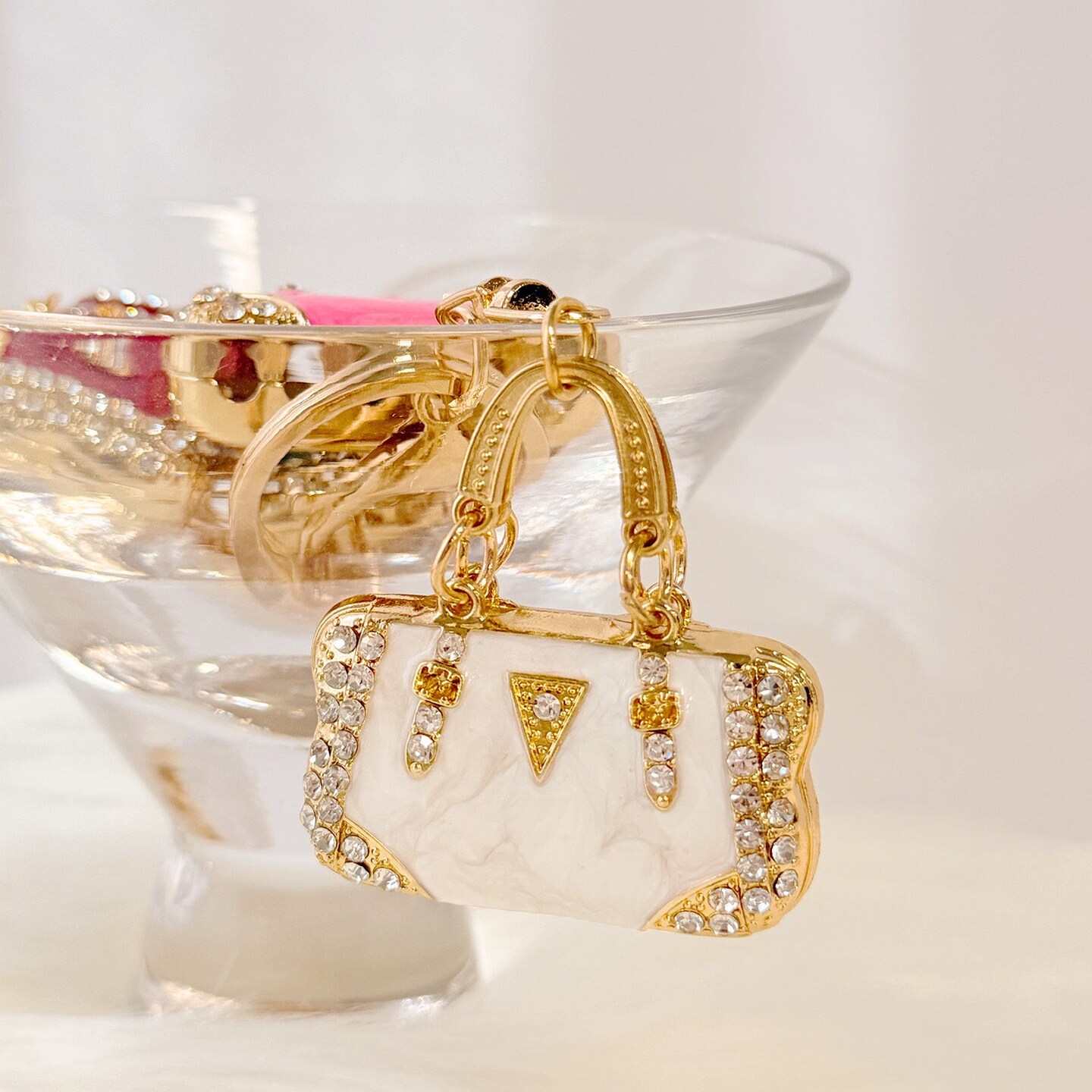 Wrapables Stylish Crystal Rhinestone Handbag Shaped Purse Charm Keychain, White