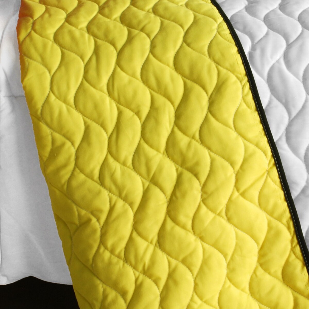 3 Pieces Full/Queen Patchwork Quilt Set with Shams, Reversible Bedding in Vibrant Colors