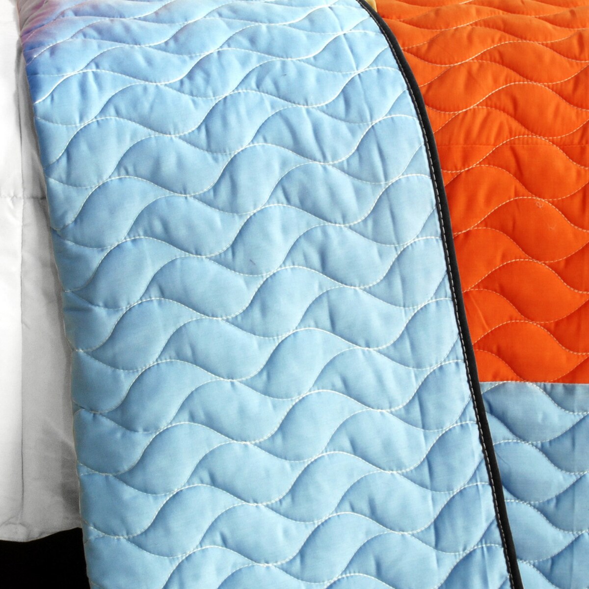 3-Piece Full/Queen Quilted Patchwork Set with Reversible Comfort and Texture