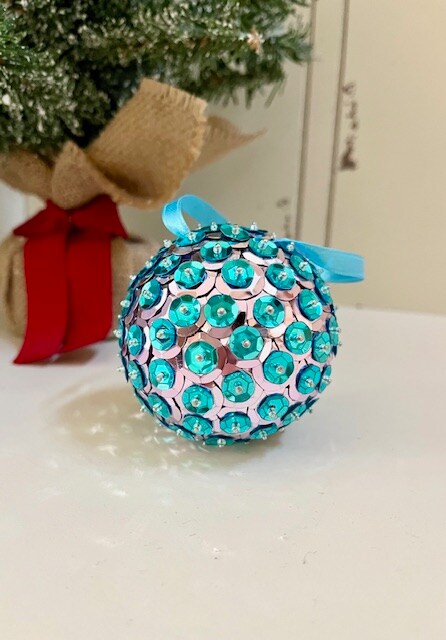 Vintage Decor and Inspiration for a Retro Christmas Tree - Decorator's Warehouse