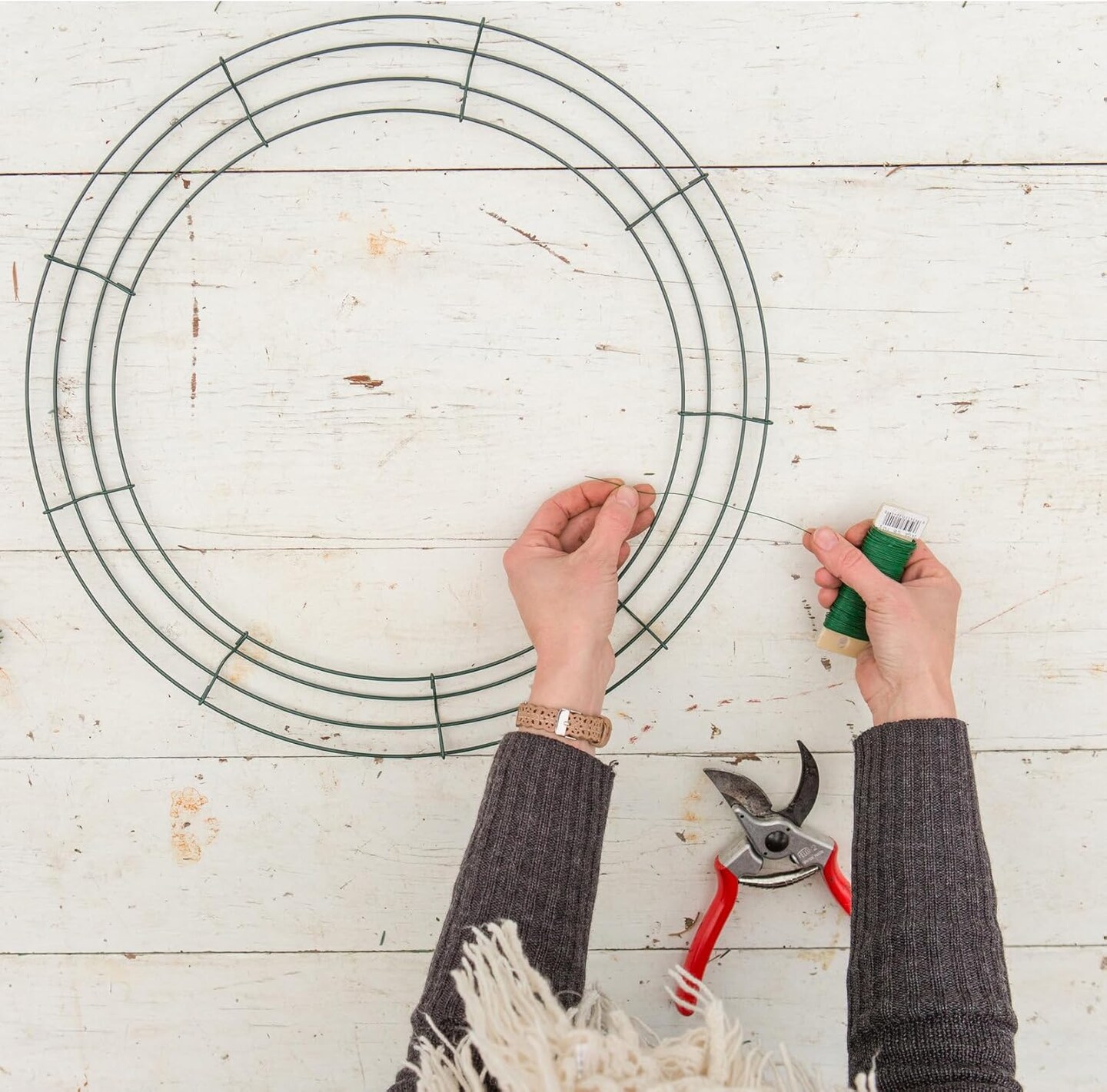 10 Inch Wire Wreath Frame Metal Wreath Form Front Door Wreath Ring for Decors Crafts DIY&#xFF0C;5 Pack