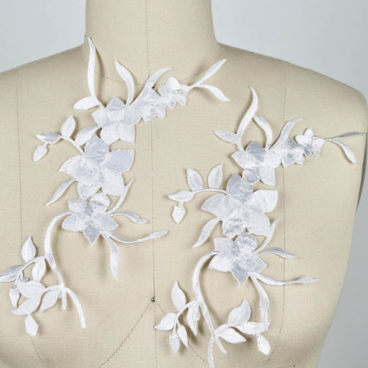 2 Pieces White Oahu Flower Embroidery Patch Iron On Applique for Wedding Gowns and Costumes