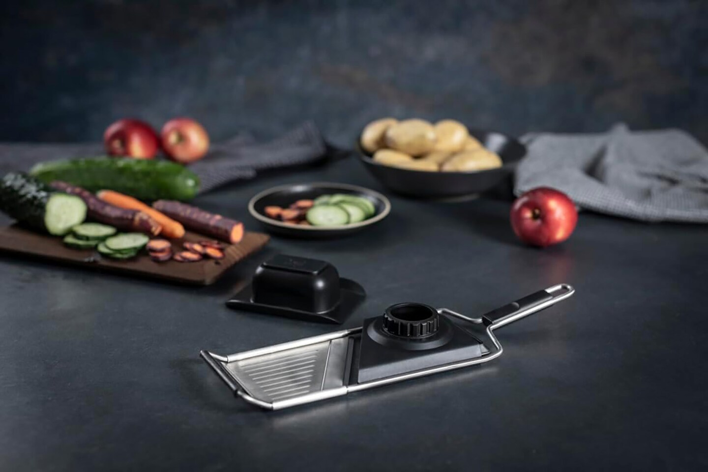 Kuhn Rikon Essential Mandoline Slicer with Adjustable Stainless Steel Blade for Vegetables & Fruit