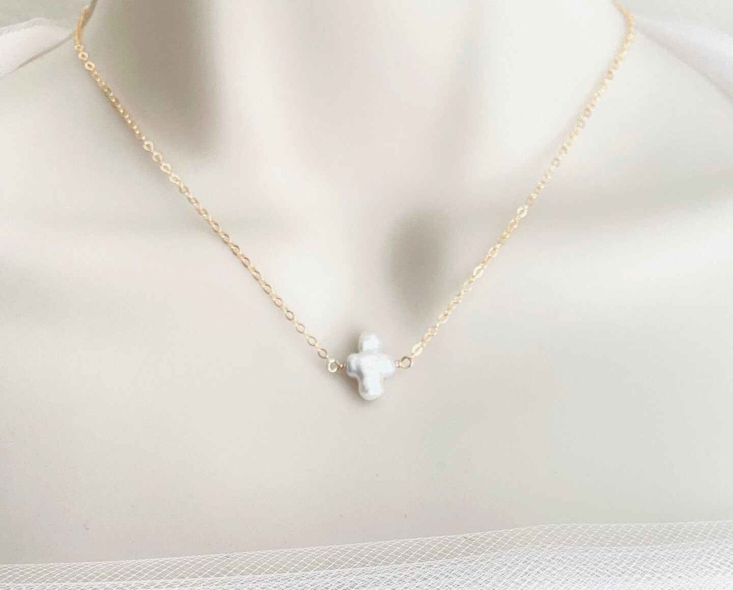ネックレス・ペンダント Cross Pearl Necklace (White) Cross Necklace White Freshwater Pearl Cross Pendant Necklace