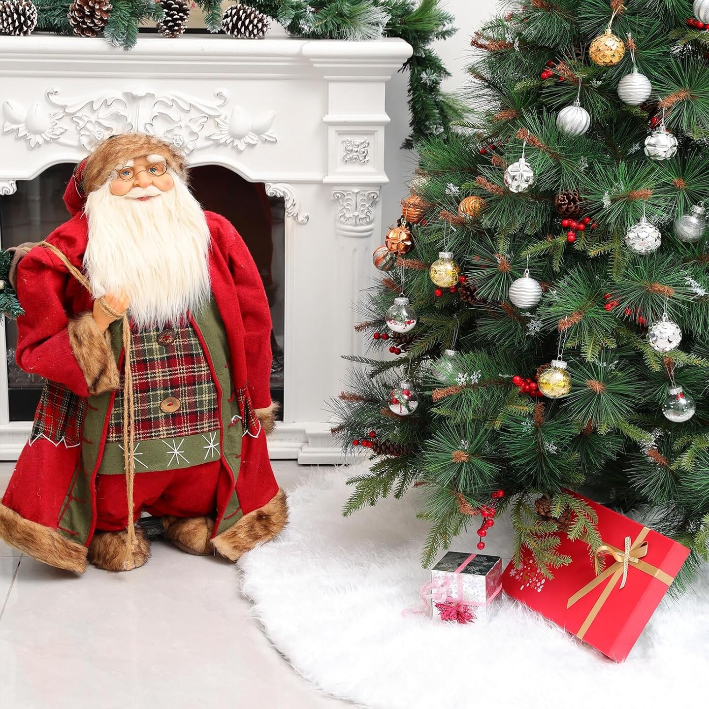 31 Inch White Christmas Tree Skirt (White)