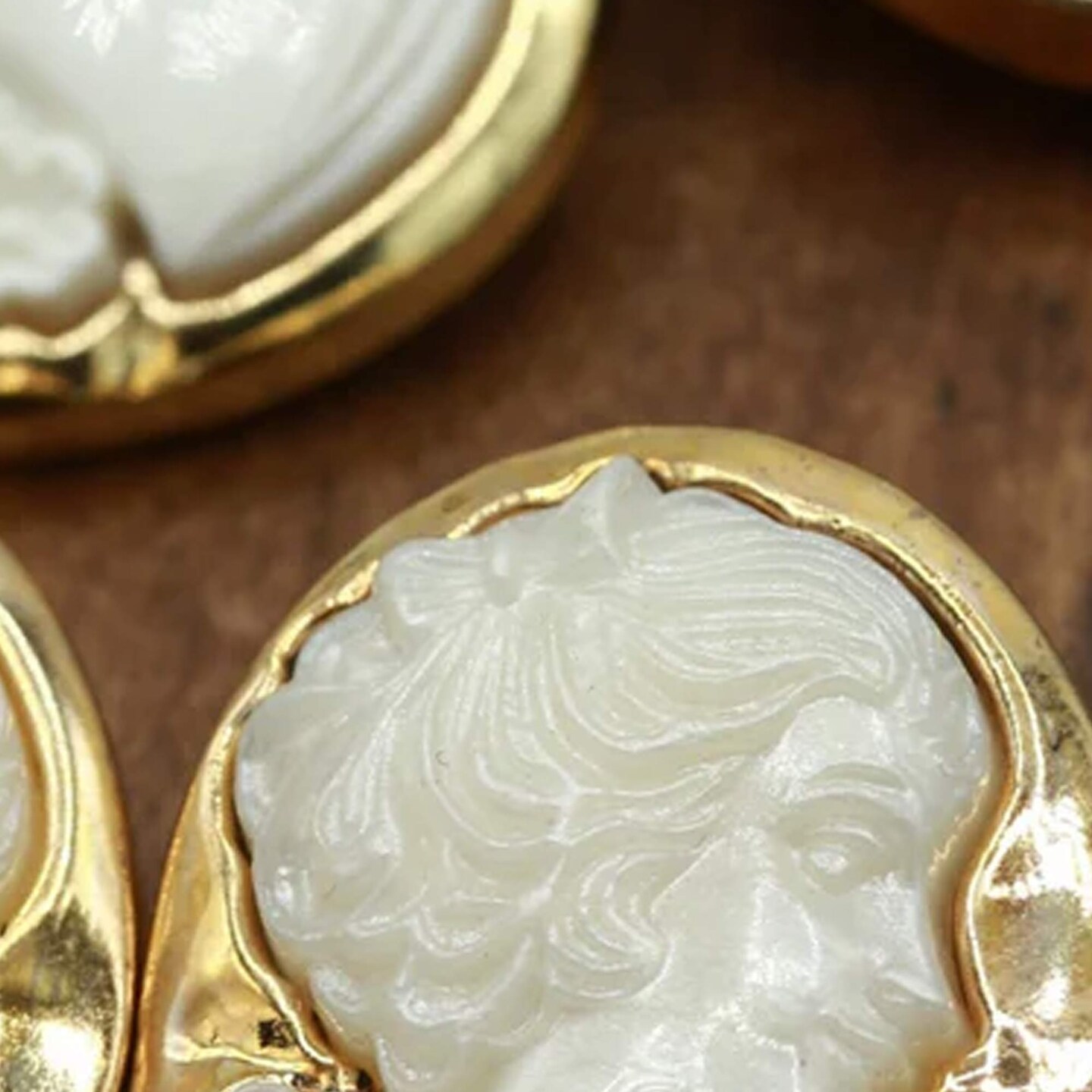 1 Pc Gold Background Ivory Female Face Plastic Cameo Button Vintage Silhouette Shank Loop