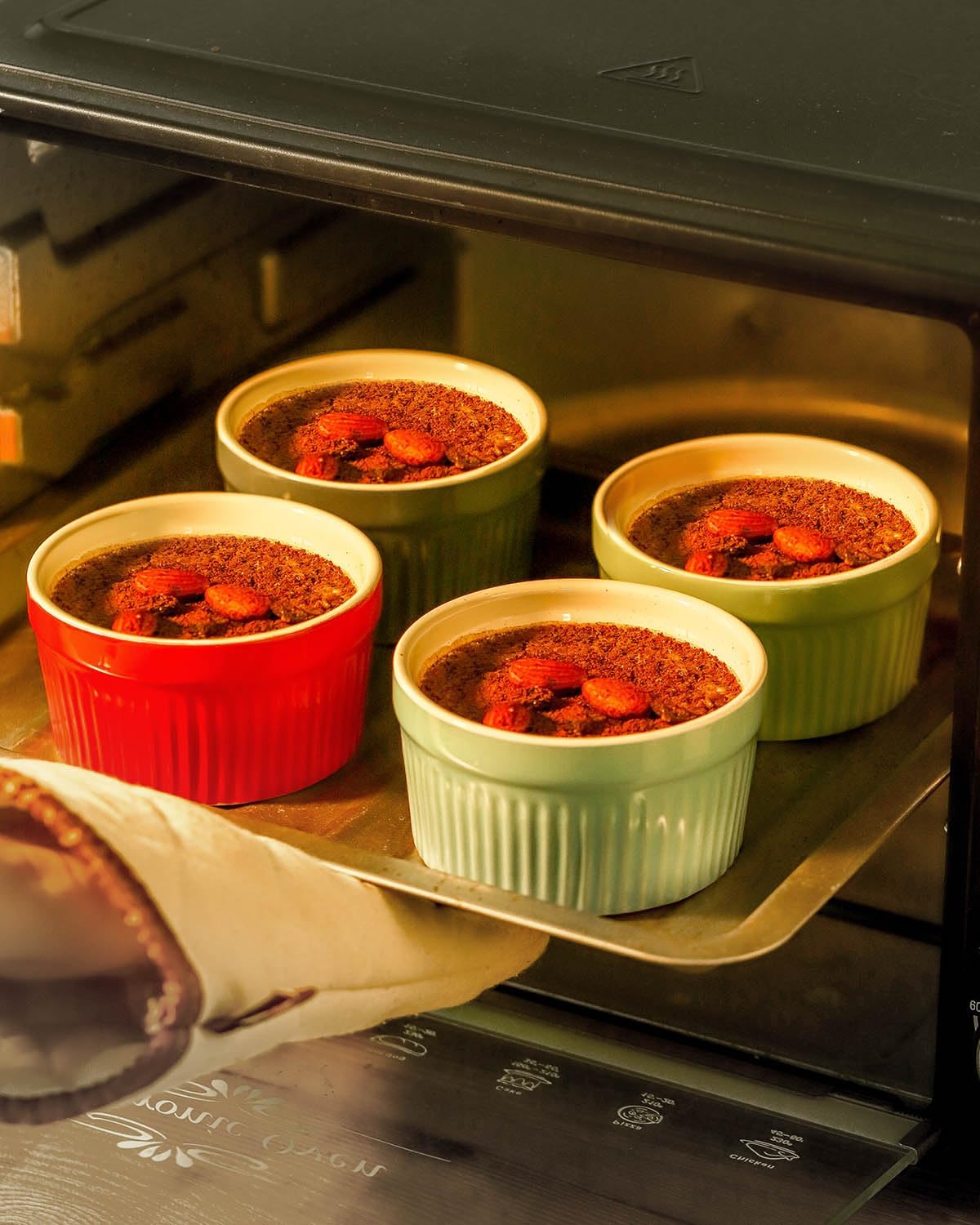 Ramekins Oven Safe, 8 oz Ramekins for Baking Souffle Ramekins Set of 6, Ceramic Dipping Sauce Cups for Pudding, Ice Cream, Custard, Dessert Bowls Porcelain, Dishwasher Safe, Multi color