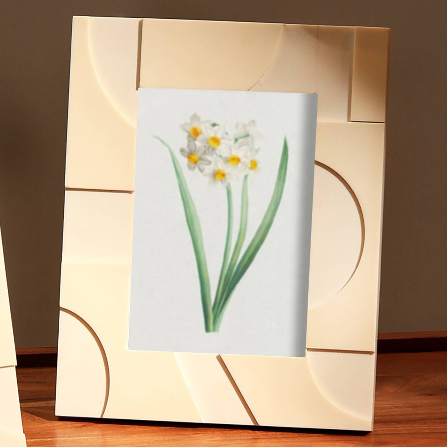 Ivory Resin 3D Cut Inlay Picture Frame &#x2013;  4&#x22; x 6&#x22; Photo Size