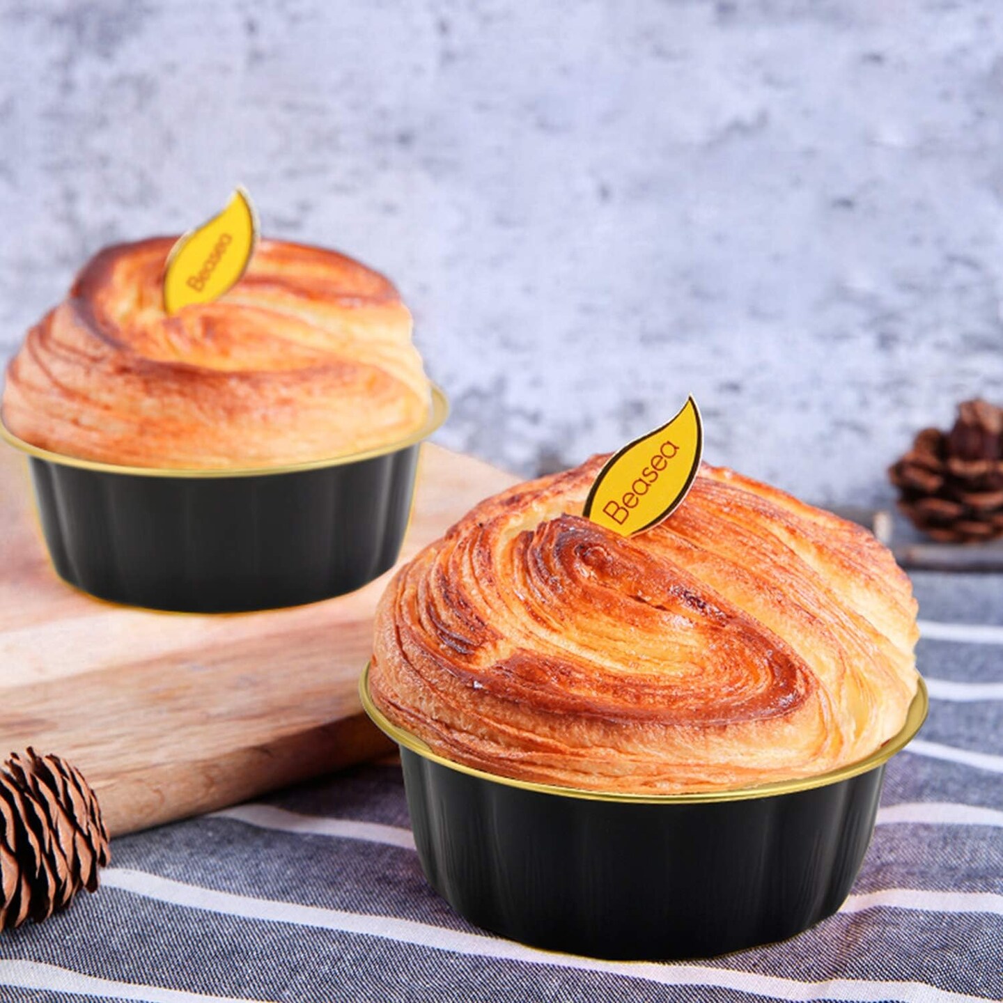 Disposable Ramekins with Lids, 8 oz 50 Pack Black Gold Aluminum Foil Cups, Disposable Creme Brulee Muffin Cupcake Baking Cup Mini Pudding Cups for Party Wedding Birthday