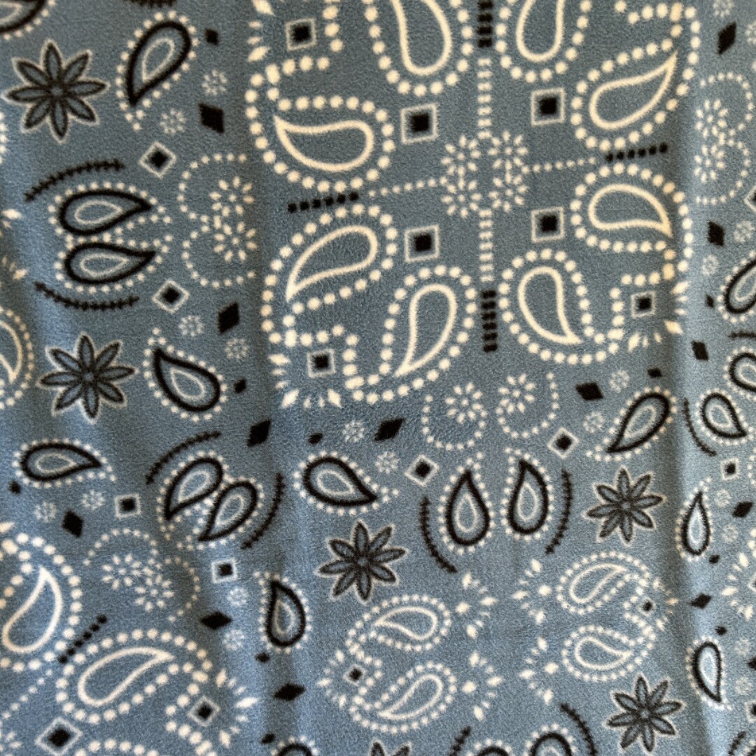 Bandana Handkerchief Blue Anti-Pill Premium No-Sew Throw Fleece Fabric Kit (50x60) with Navy Blue