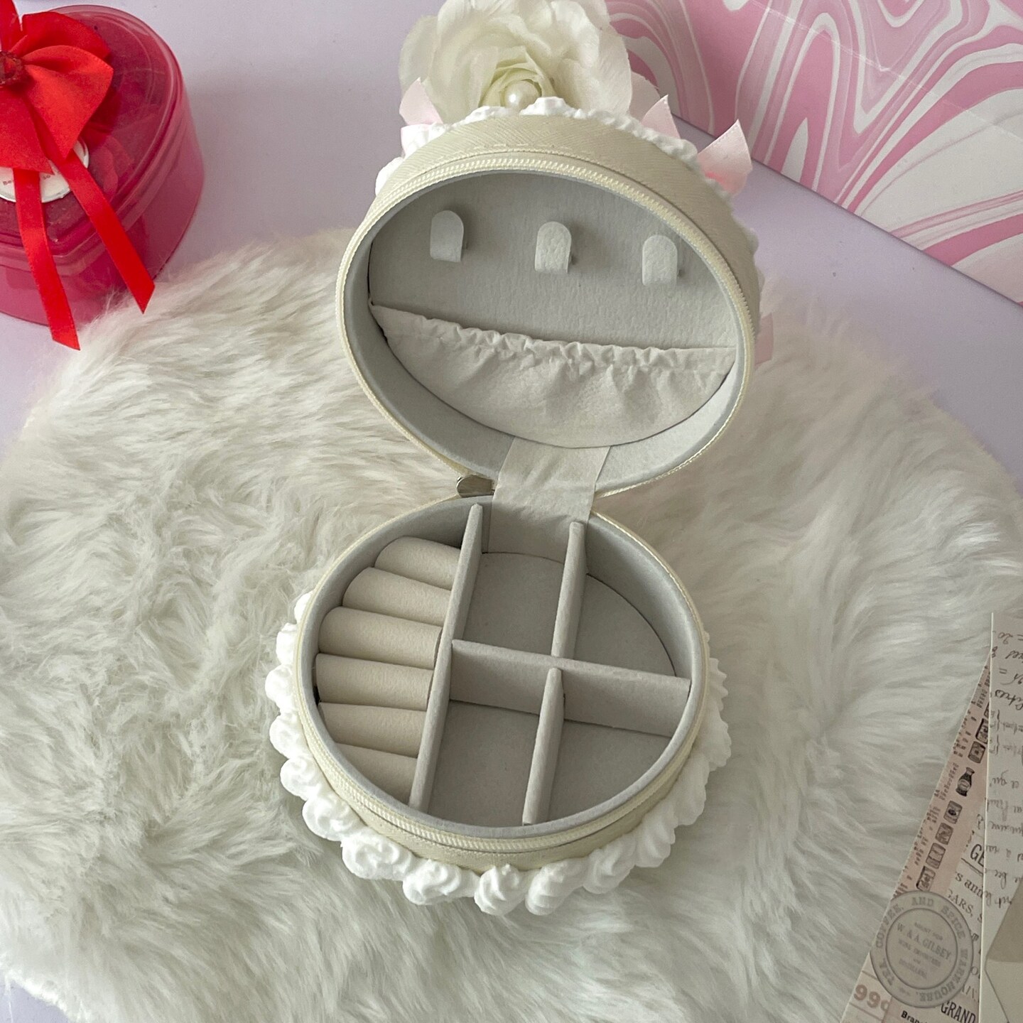 White Raspberry Zippered Jewelry Box - Heart Cake Box - Vintage