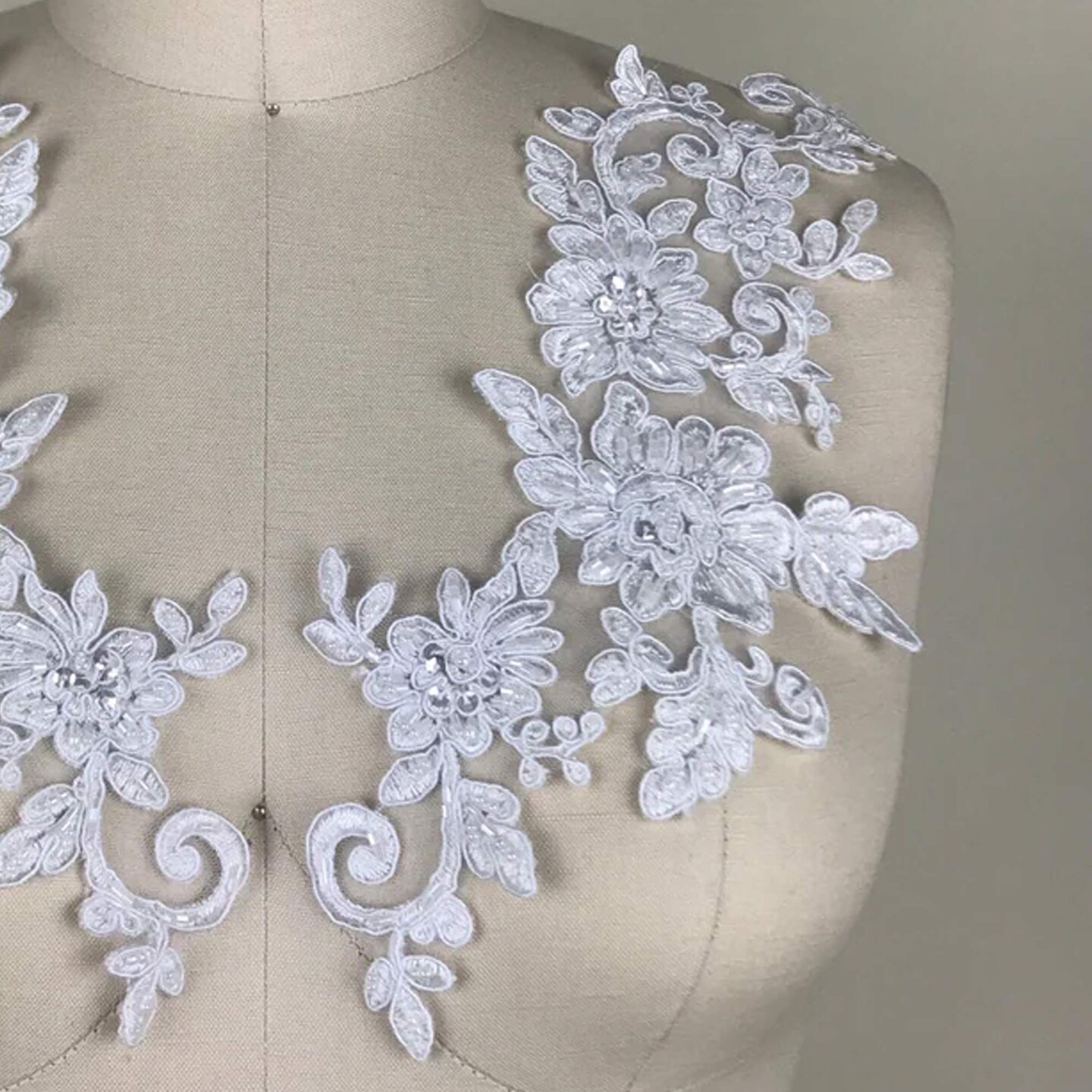 2 Pieces White Beaded Mirrored Floral Applique Patch for Dress Costume Neckline Decoration