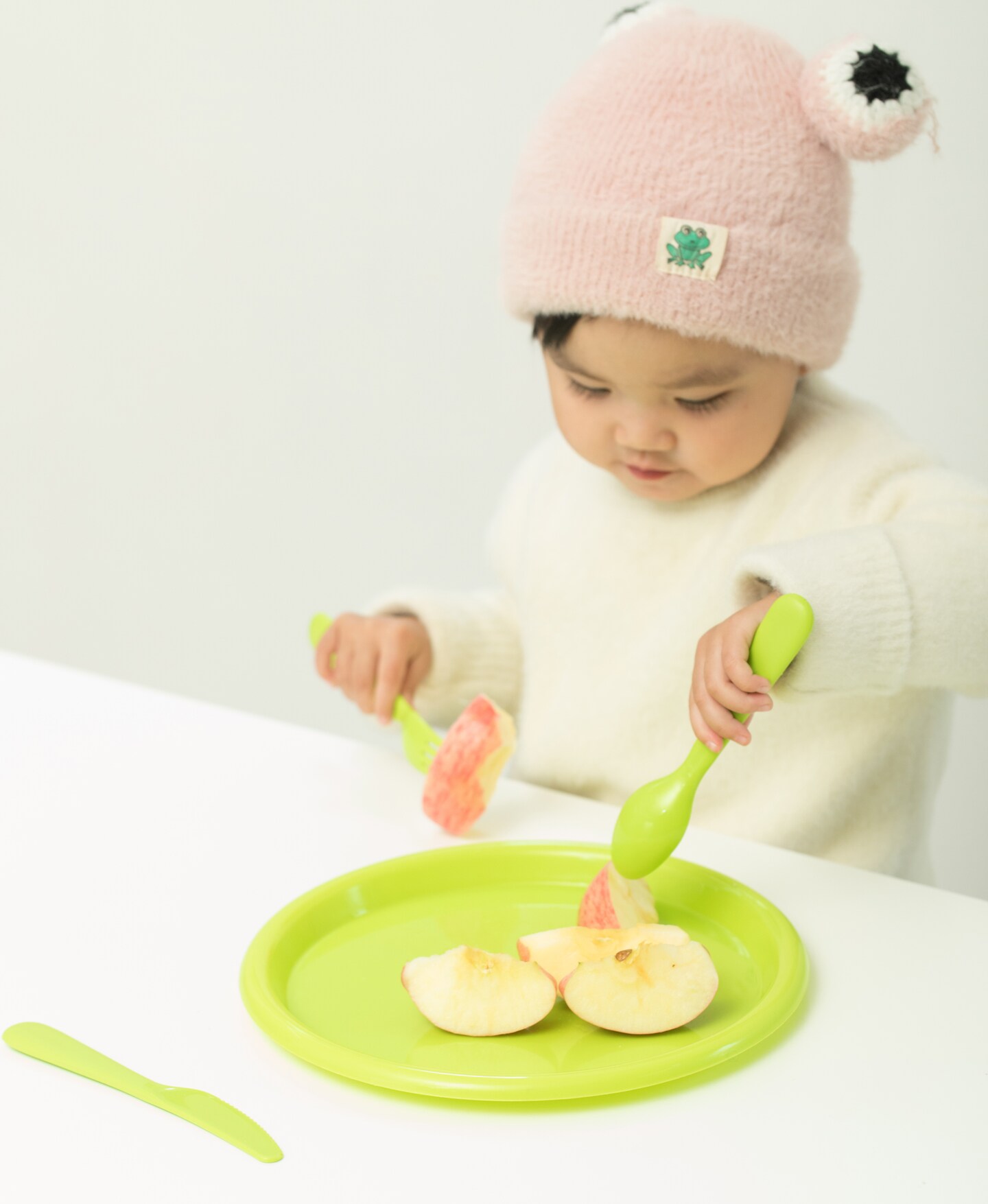 Reusable Cutlery Set of 4 Plastic Plates, Spoons, Forks and Knives for Baby and Toddlers