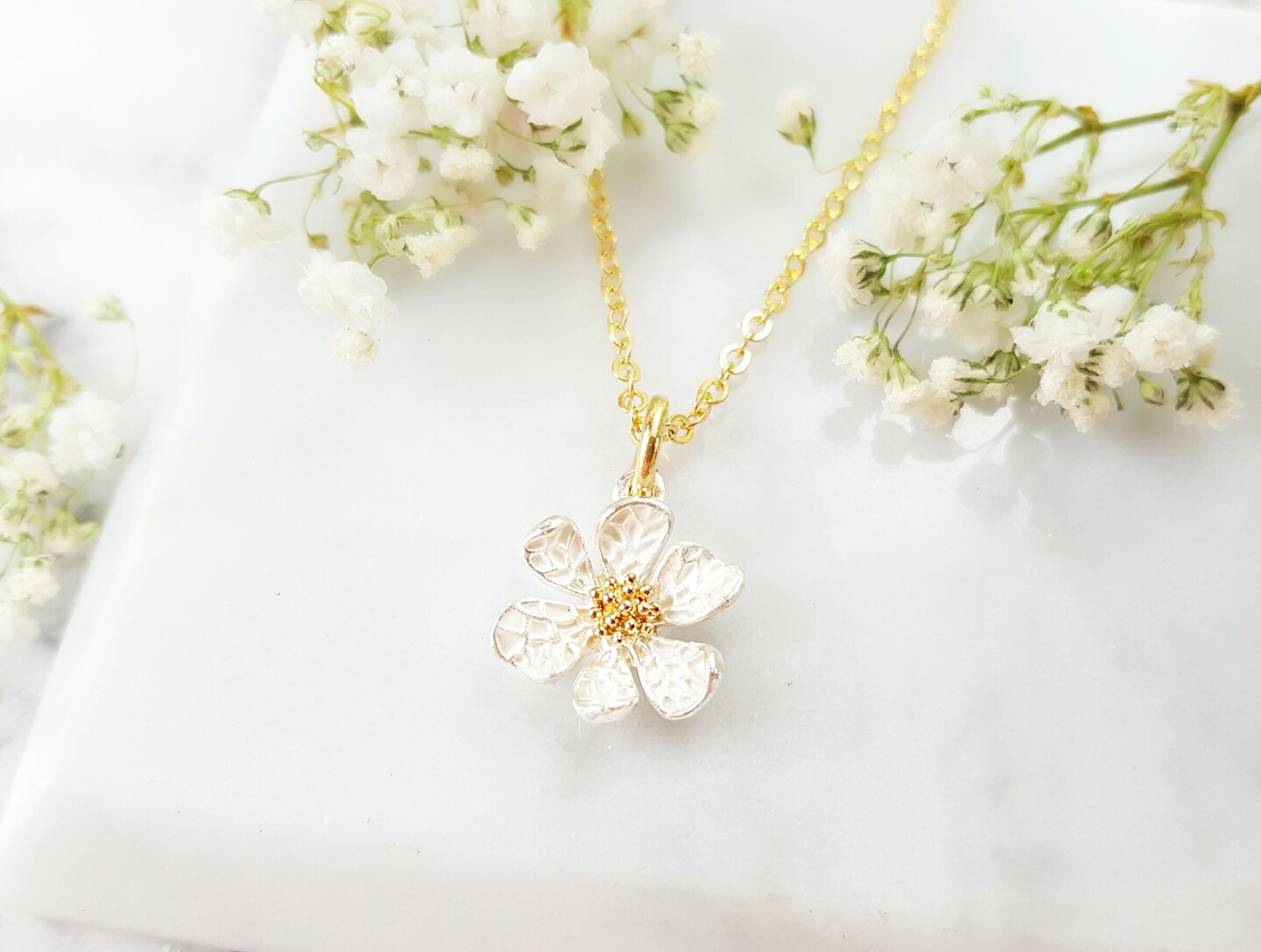 APOLOGY JEWELRY GIFT for Her, Silver or Gold White Daisy Necklace