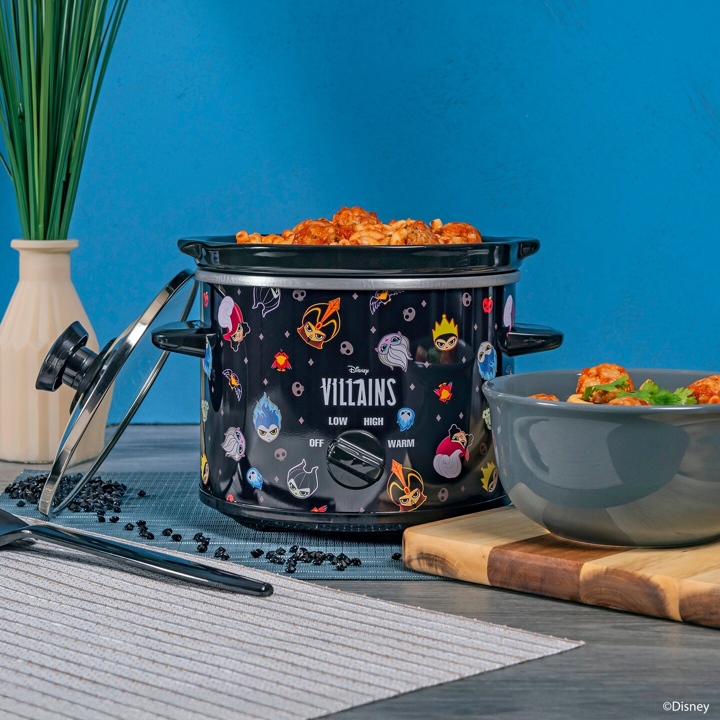 Uncanny Brands Disney Villains 2-Qt Slow Cooker