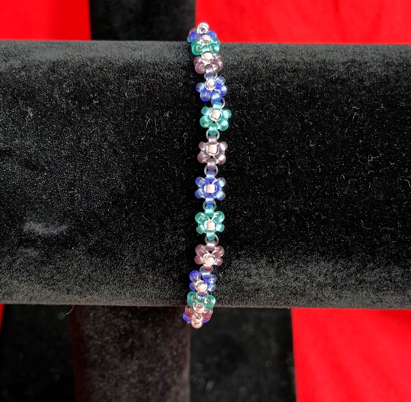 Daisy Beaded Bracelet | MakerPlace by Michaels