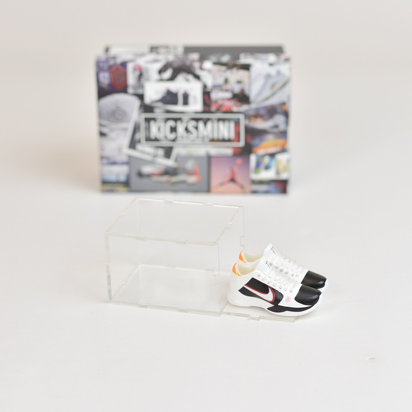 【A mini shop 】ページ Chinatown Market X Smiley Basketball - Globe | eBay