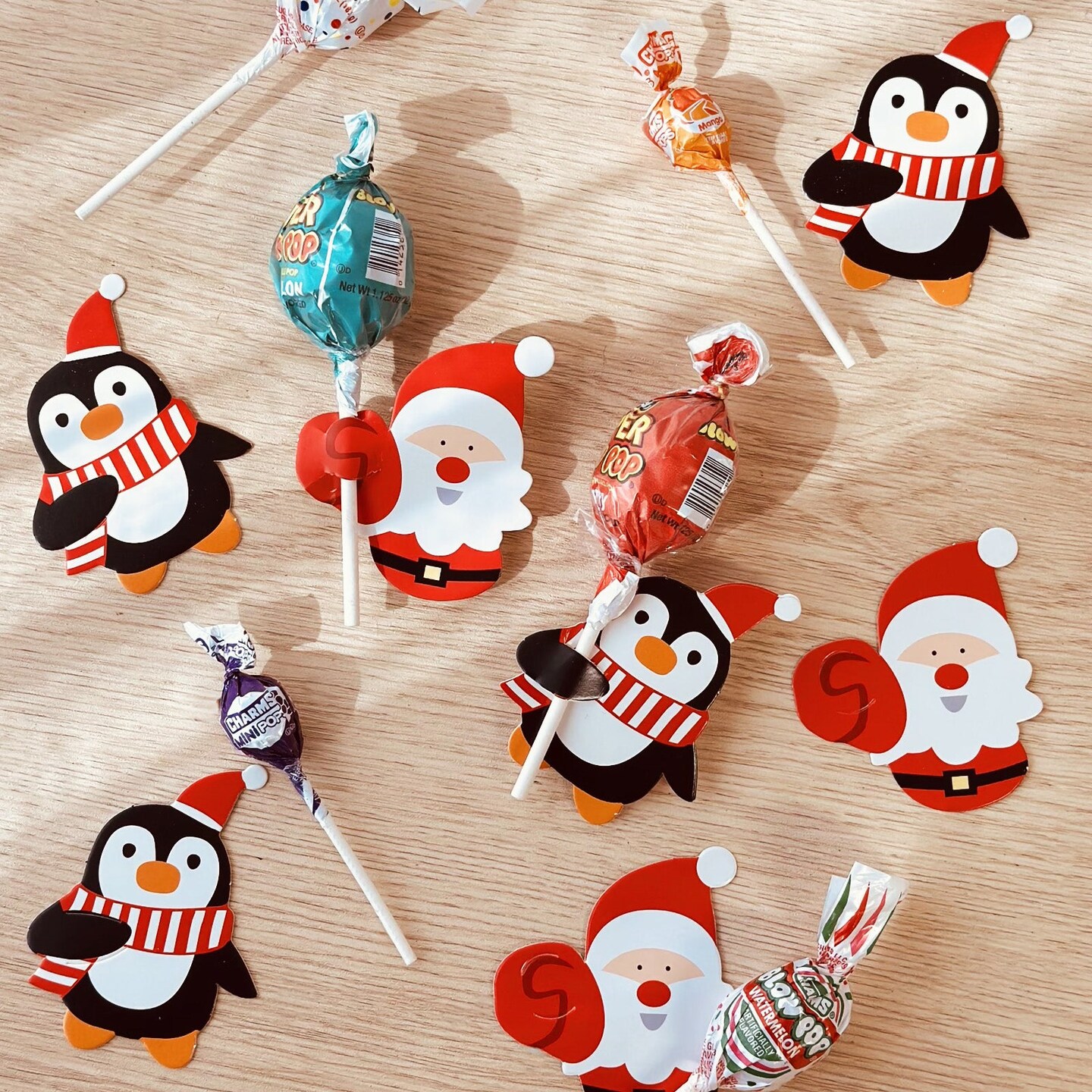 Wrapables Christmas Lollipop Paper Card Candy Holders, Santa and Penguin Party Supplies, Decorations, Party Favors (100pcs)