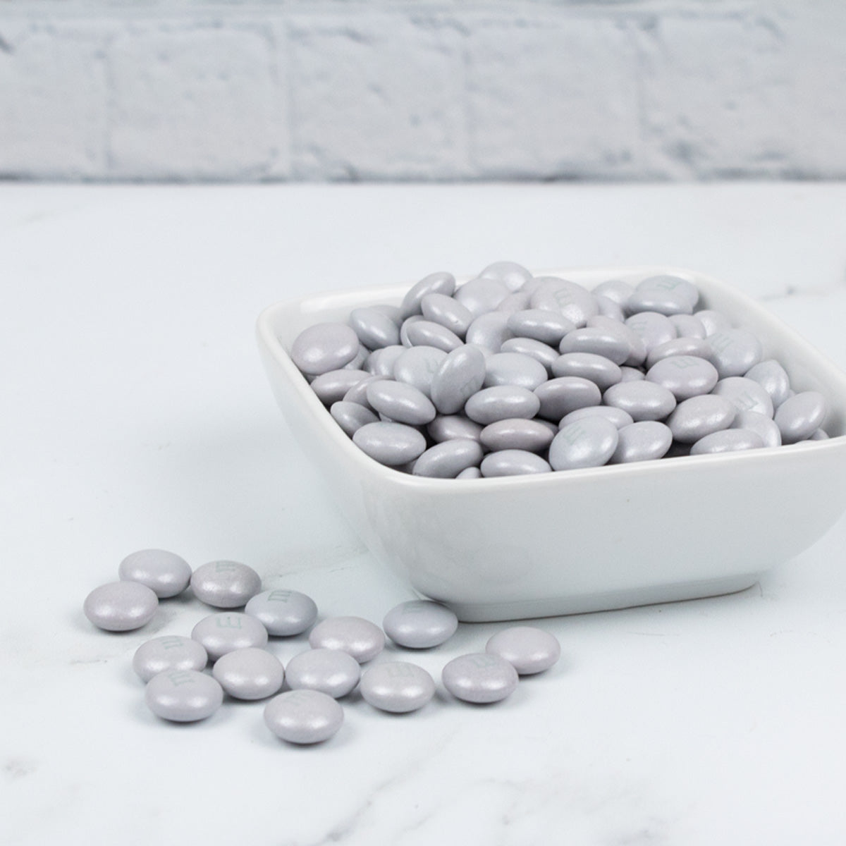 750 Pcs Silver M&M's Candy Milk Chocolate (1.5lb, Approx. 750 Pcs)