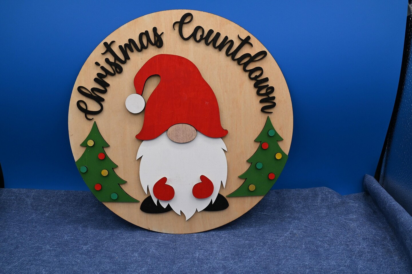 Christmas advent calendar sign or door hanger featuring a delightful gnome holding the countdown day