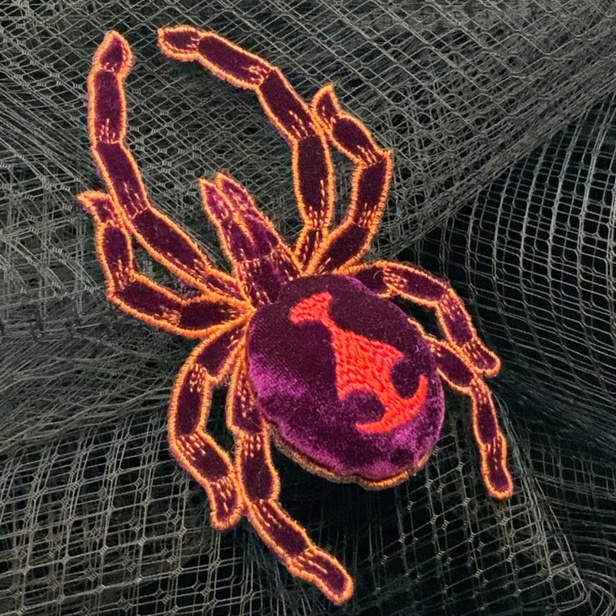 6&#x22; Velvet Spider Clip: Black/Purple