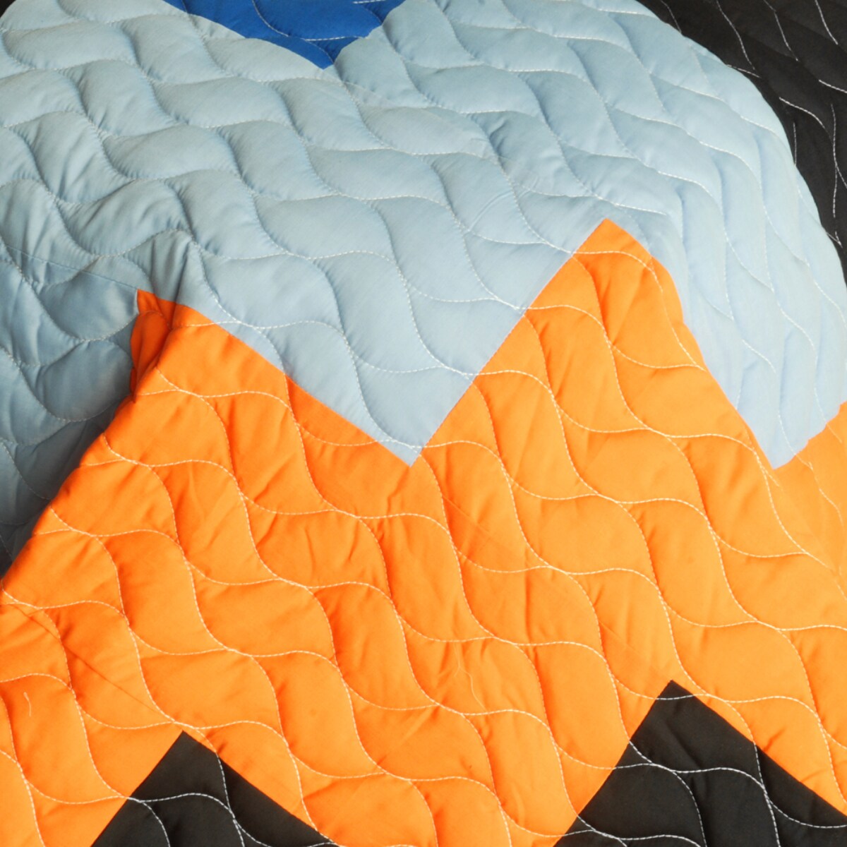 Full/Queen 3-Piece Reversible Patchwork Quilt Set Vermicelli Quilting, Handmade Geometric Design & Zipper Shams
