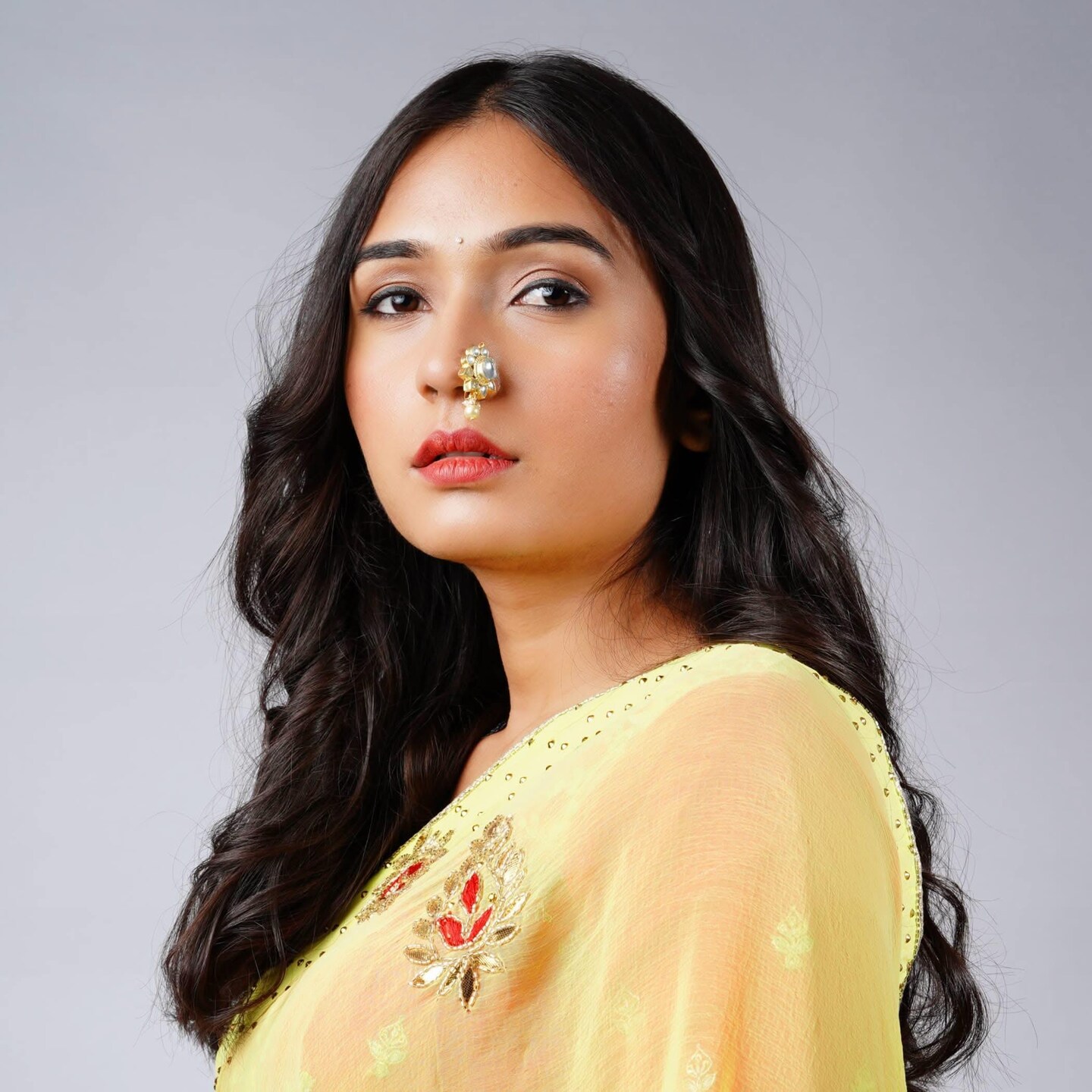 Indian Kundan Nose Ring for Women - Indian Bridal Nose Stud Ring Clip-On Septum Jewelry Faux Pearl Drop Kundan Crystal Bollywood Style Marathi Nath Non-Piercing Nose Accessory Gift for Her