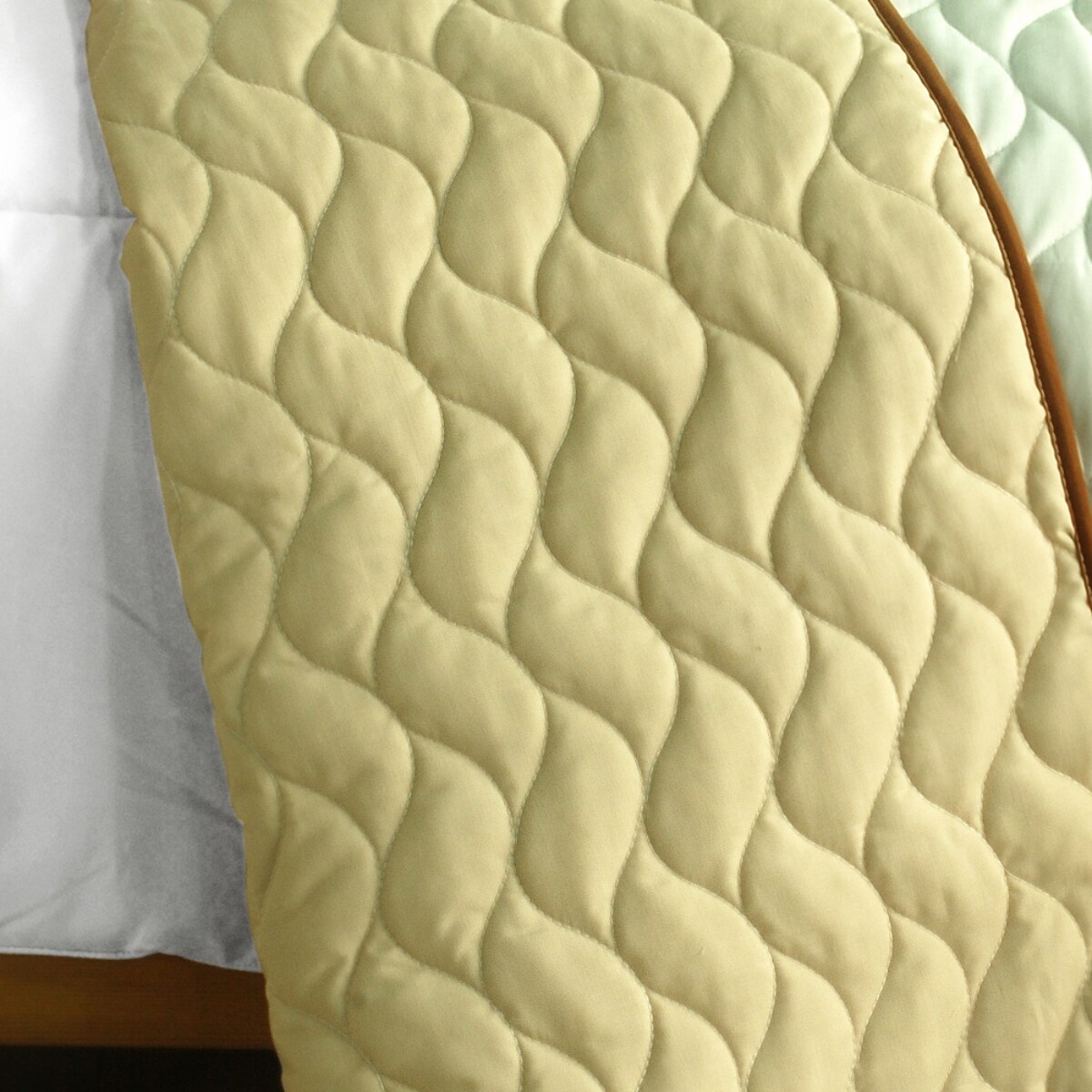 Handmade Full/Queen Quilt Set, Vermicelli Quilted, Reversible, 2 Shams