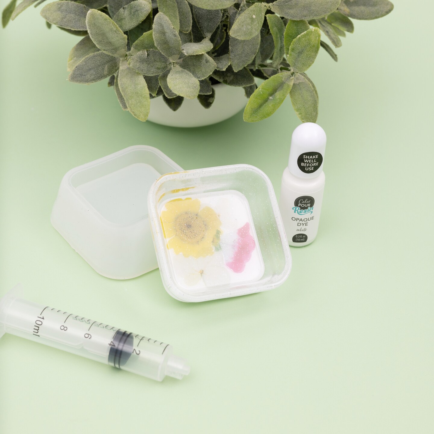 American Crafts Color Pour Resin Mix Ins 20/Pkg-Acetate Flowers