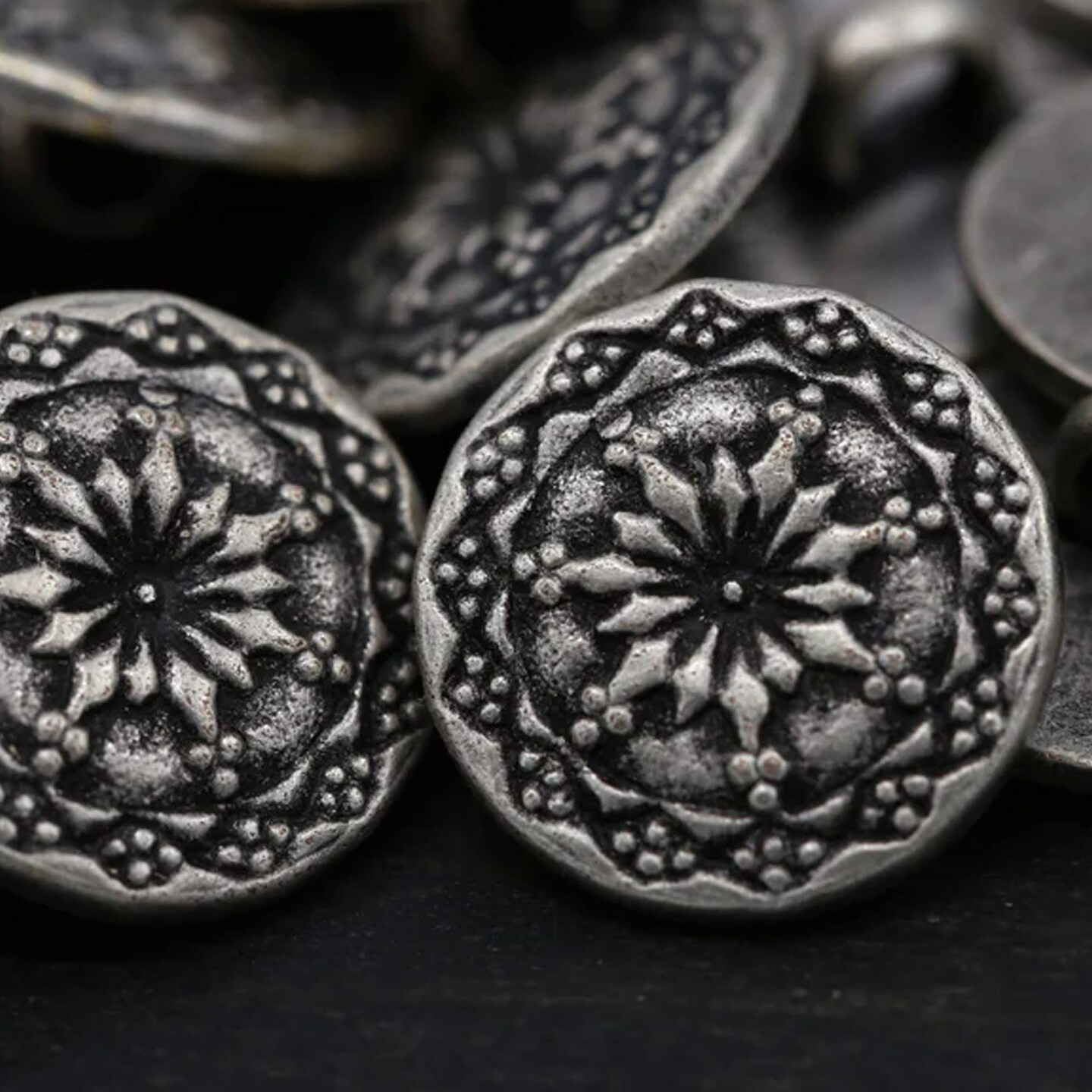 4 Pieces Antique Silver Vortex of Flowers Shank Metal Buttons 5/8 Inch