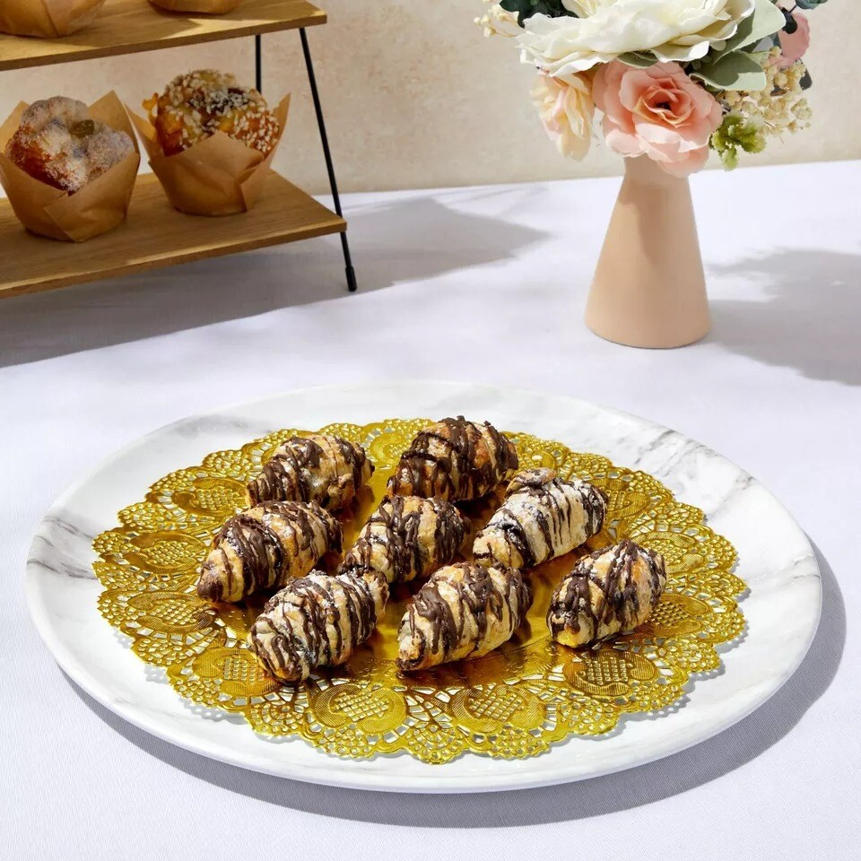 60 Pack Round Paper Placemats, Disposable Doilies for Tables, Gold Lace, 12"