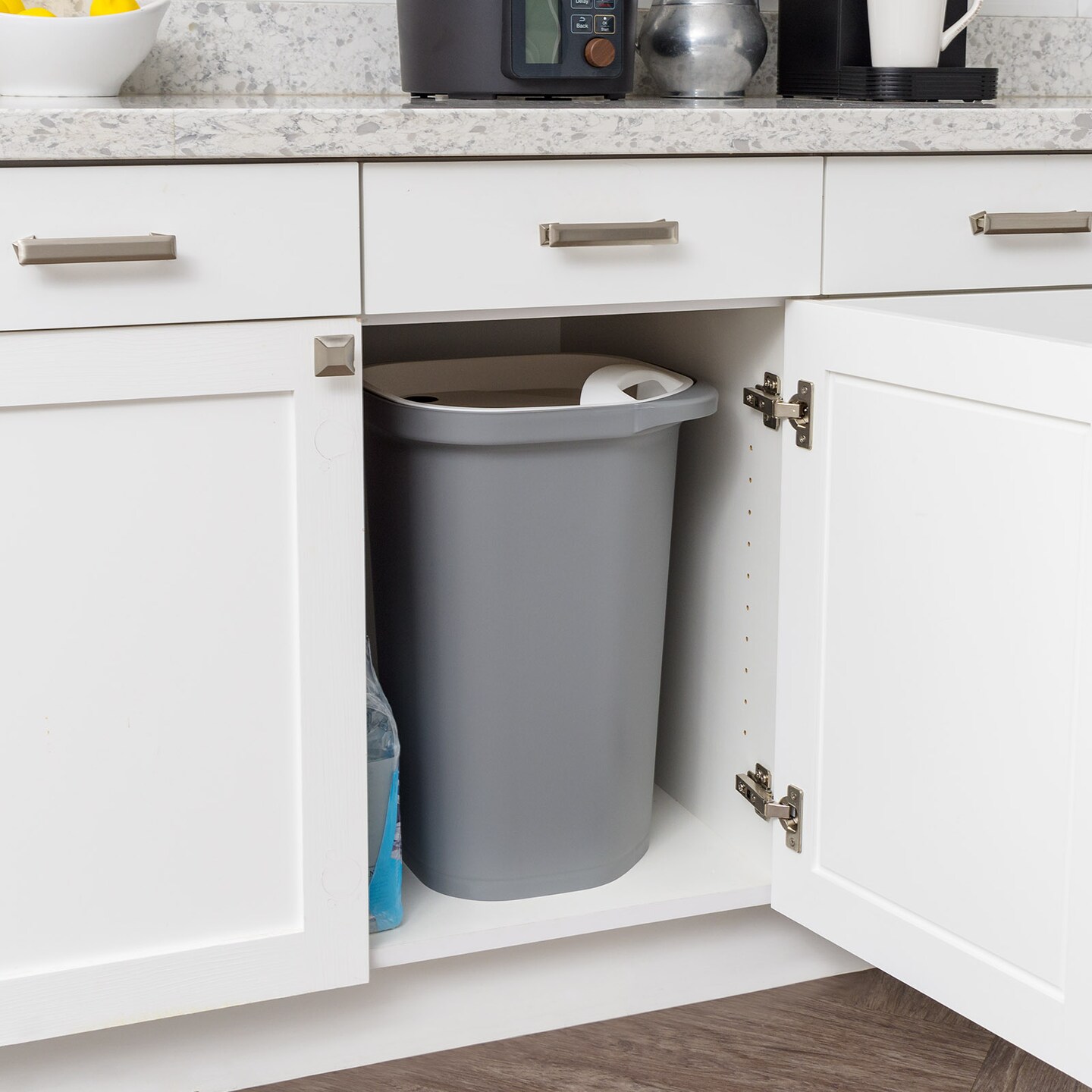 IRIS USA 25Lb/30Qt WeatherPro Airtight Pet Food Storage Container with Scoop and Casters