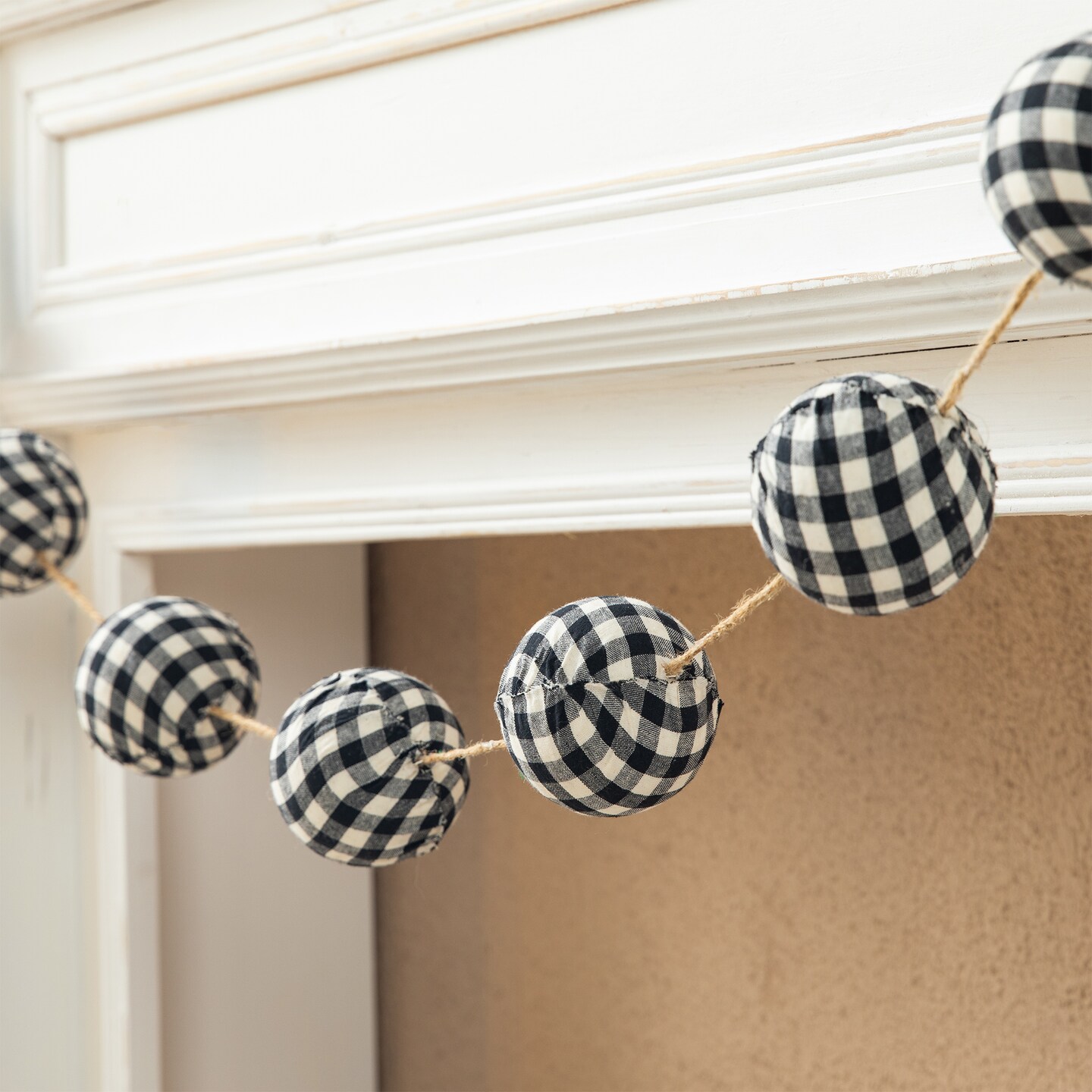 2pk 6&#x27;&#x27;L Black &#x26; White/Red &#x26; Black Plaid Fabric Garlands