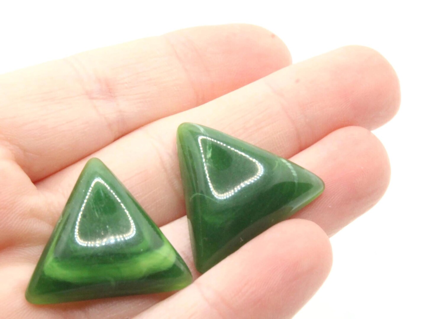 4 23mm Green Triangle Vintage Lucite Plastic Cabochon