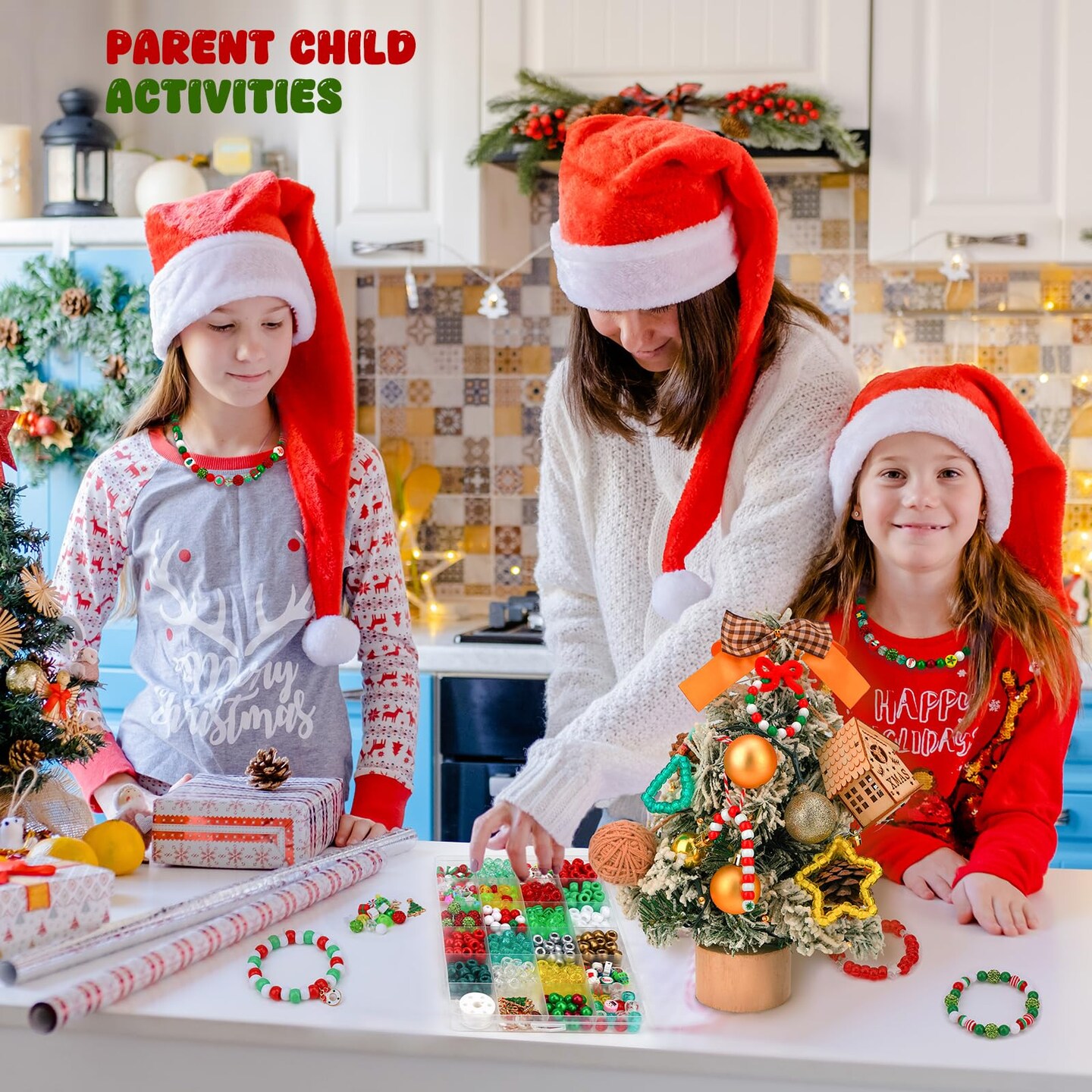 Christmas Beads for Bracelets, 500Pcs Pony Beads Kit with Christmas Tree Snowflake Charms Xmas Party Decor Red Green Assorted Beads Gifts for Girls Kids DIY Jewelry Making Crafts Stocking Stuffers