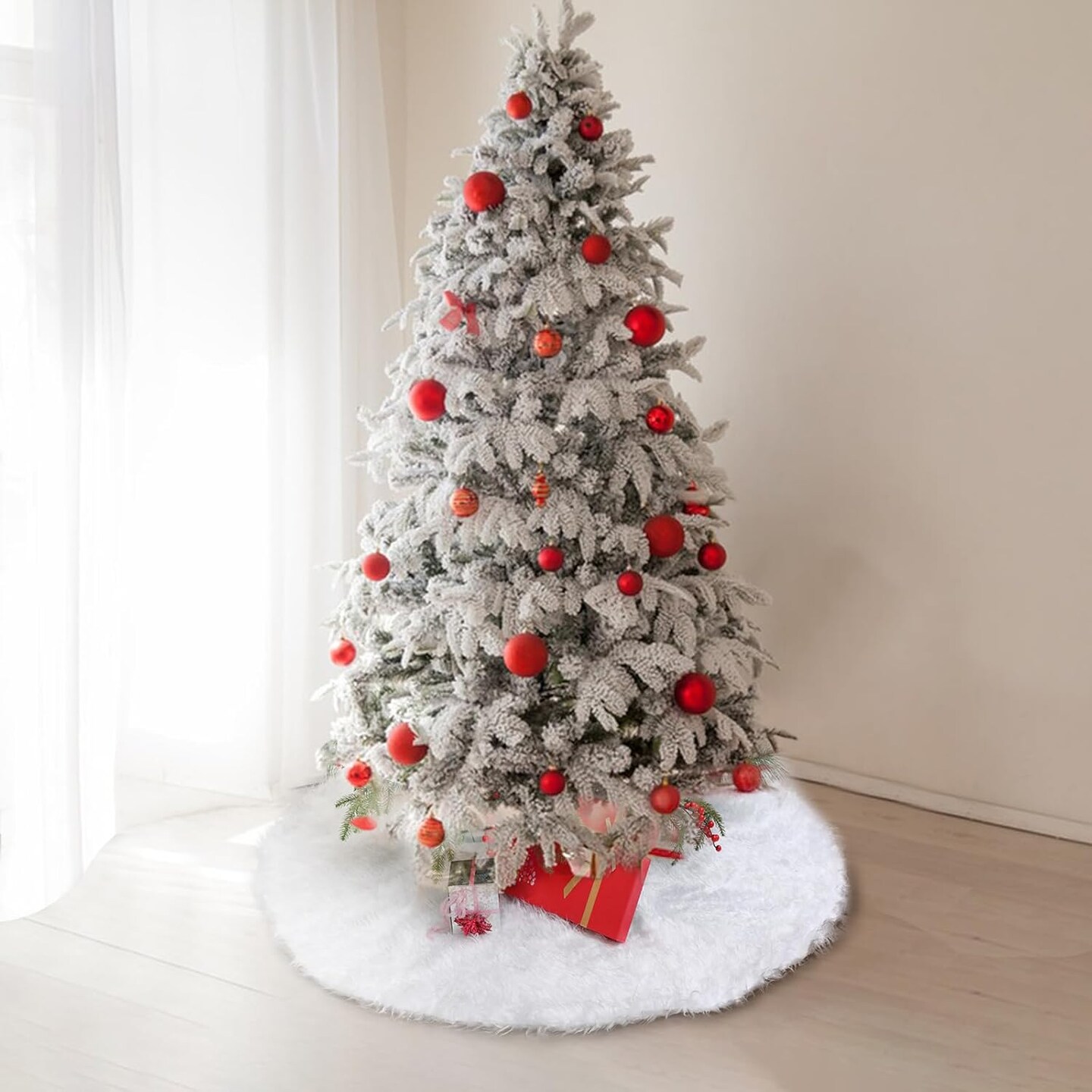 31 Inch White Christmas Tree Skirt (White)