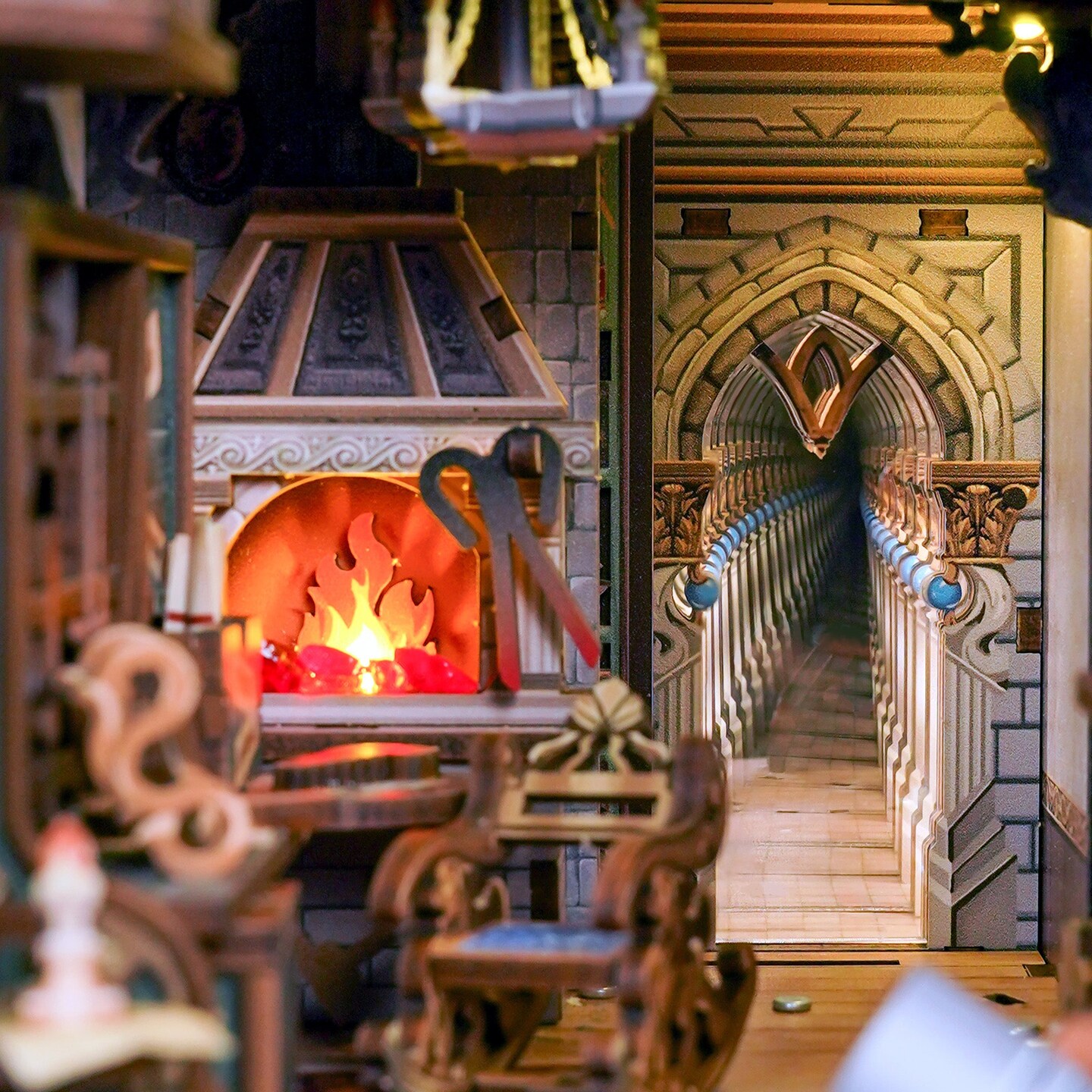 DIY Book Nook Kit - Leonardo da Vinci w/ Dust Cover