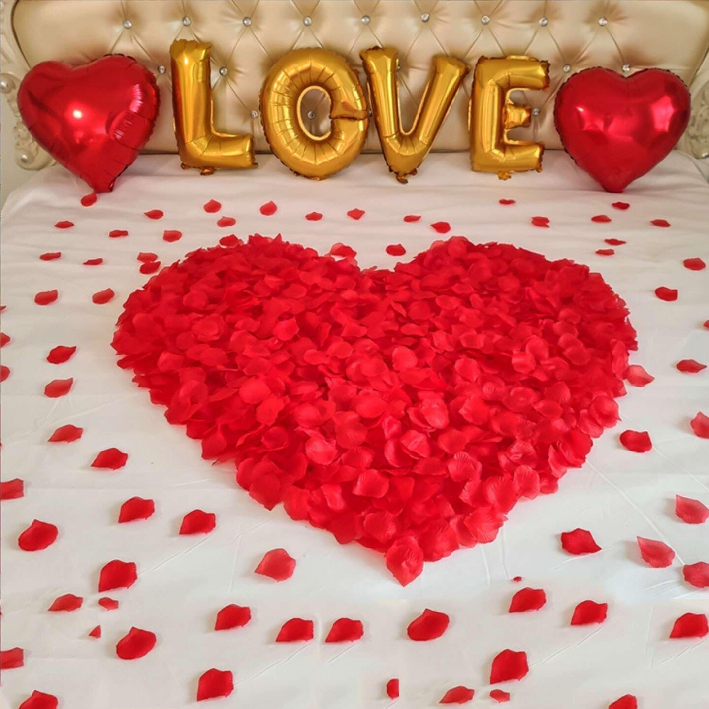 1000 PCS Red Rose Petals Valentines Decorations Fake Flower Rose Petals Artificial Rose Petals for Wedding Proposal Anniversary Love Romantic Night Decorations Decorations Supplies
