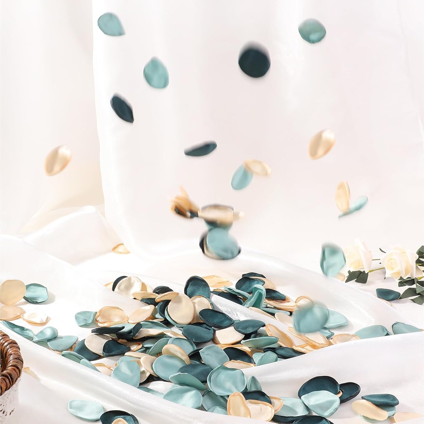 400 Pcs Silk Rose Petals Artificial Flower Petals for Wedding Flower Girl Basket Aisle Scatter Dinner Table Centerpieces Party Bridal Shower Romantic Night Decoration (Green)
