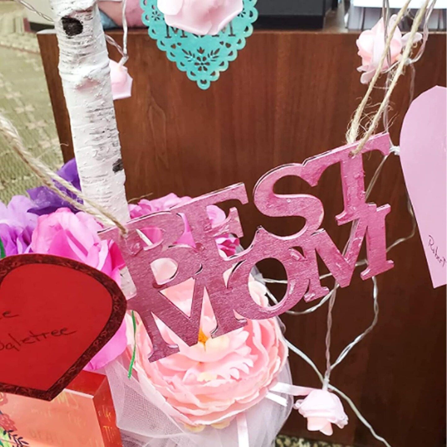 40-Piece “Best MOM” Unfinished Wooden Craft Set – Paintable Wood Cutouts and Letters for Mother’s Day, Mom’s Birthday, Classroom DIY Projects, Gift Tags, and Kids’ Creative Art Activities