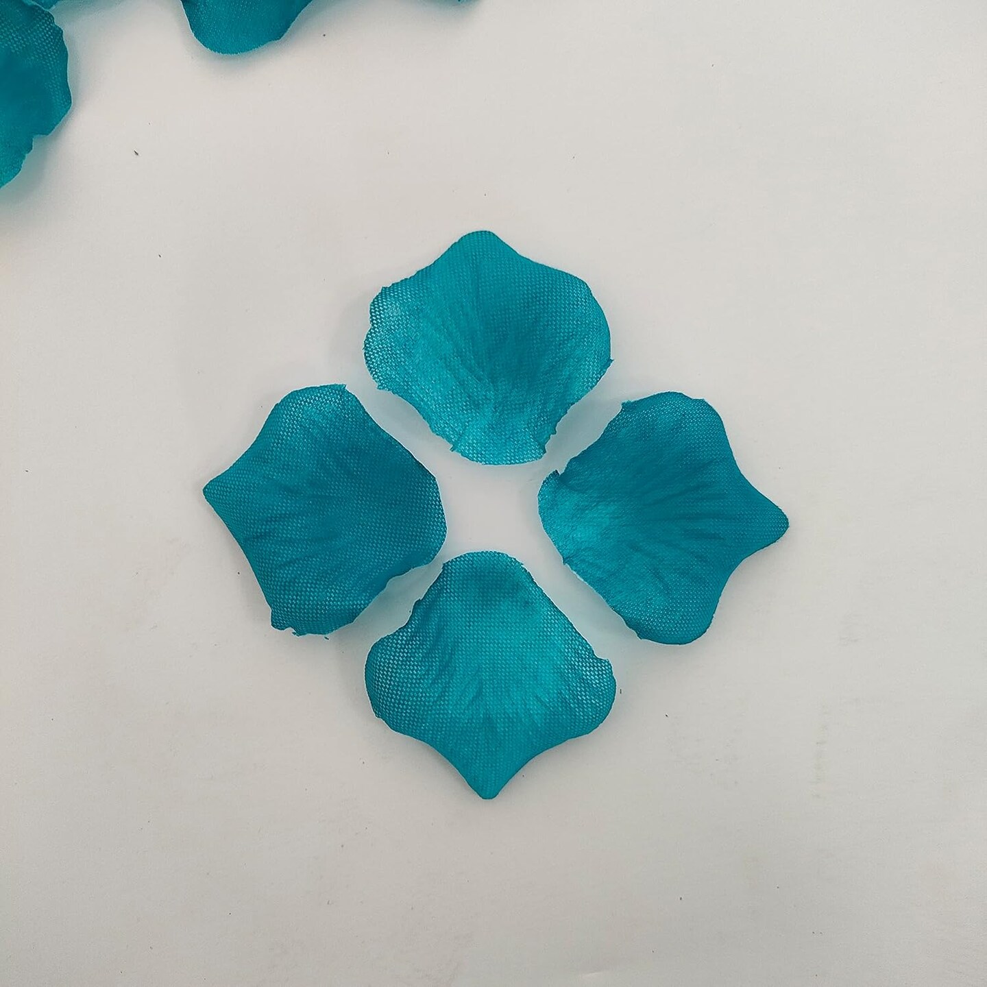 Turquoise Rose Petals for Wedding, 5000 Pcs Turquoise Faux Silk Rose Petals for Romantic Night for Her Set,2.3&#x27;&#x27;Teal Turquoise Blue Artificial Fake Flower Petals for Decorations