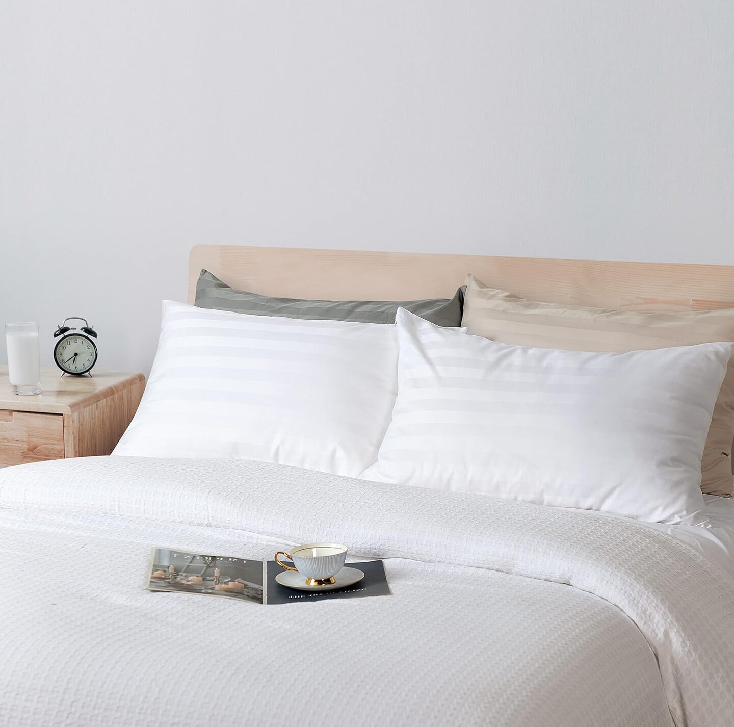 Pillow Cases Queen Size, 100% Egyptian Cotton Pillow Protectors with Zipper, 400 Thread Count Sateen Weave White Pillowcases Queen Size Set of 2, Premium Quality Pillow Covers for Home/Hotel